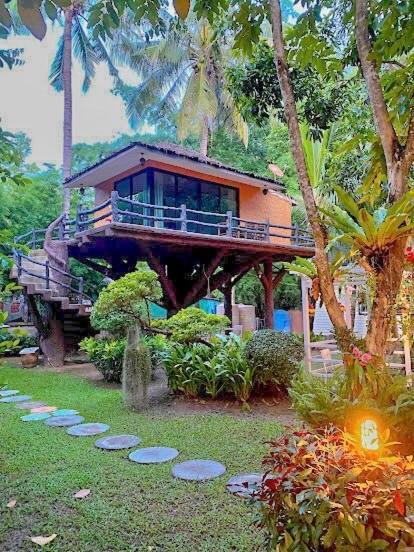 Baan Pong Tara Suan Phueng