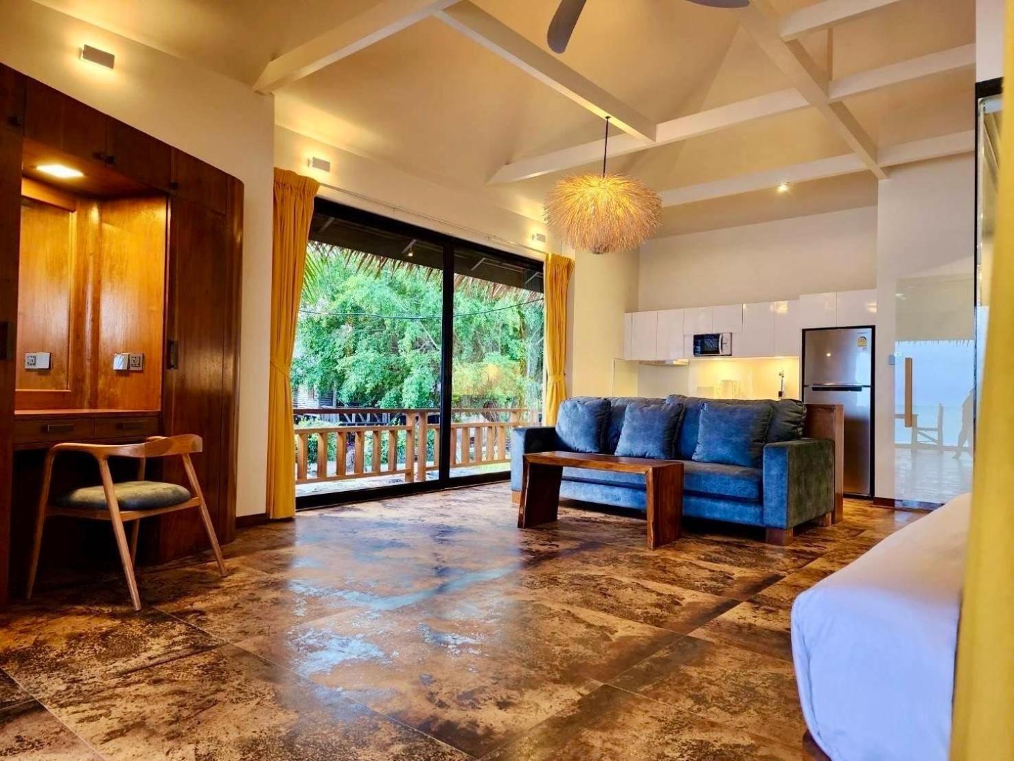 Absolute Beachfront Resort 4*