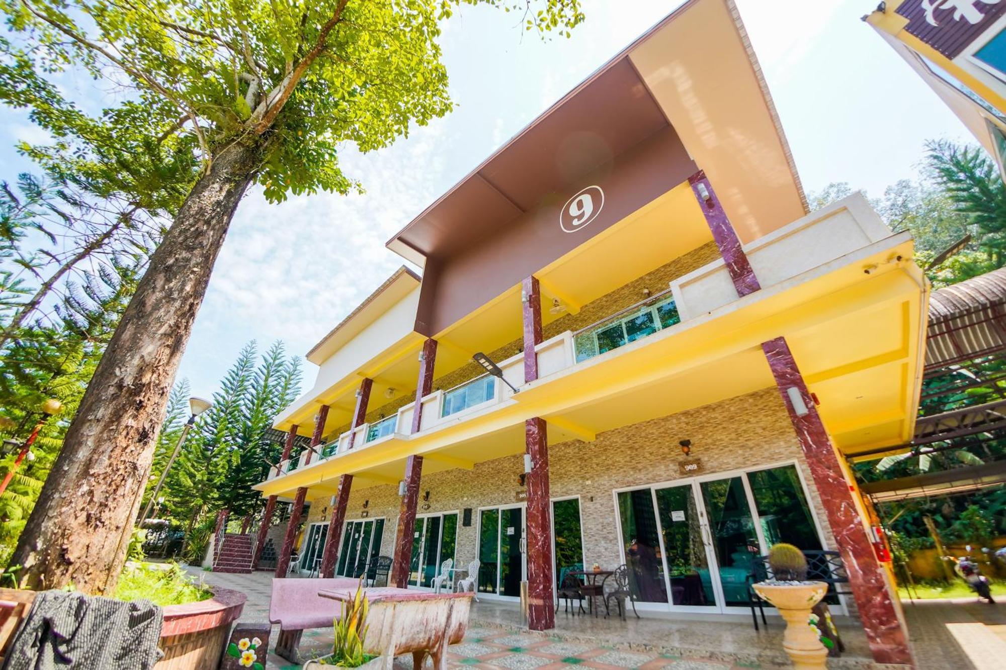 Happy Garden Resort *