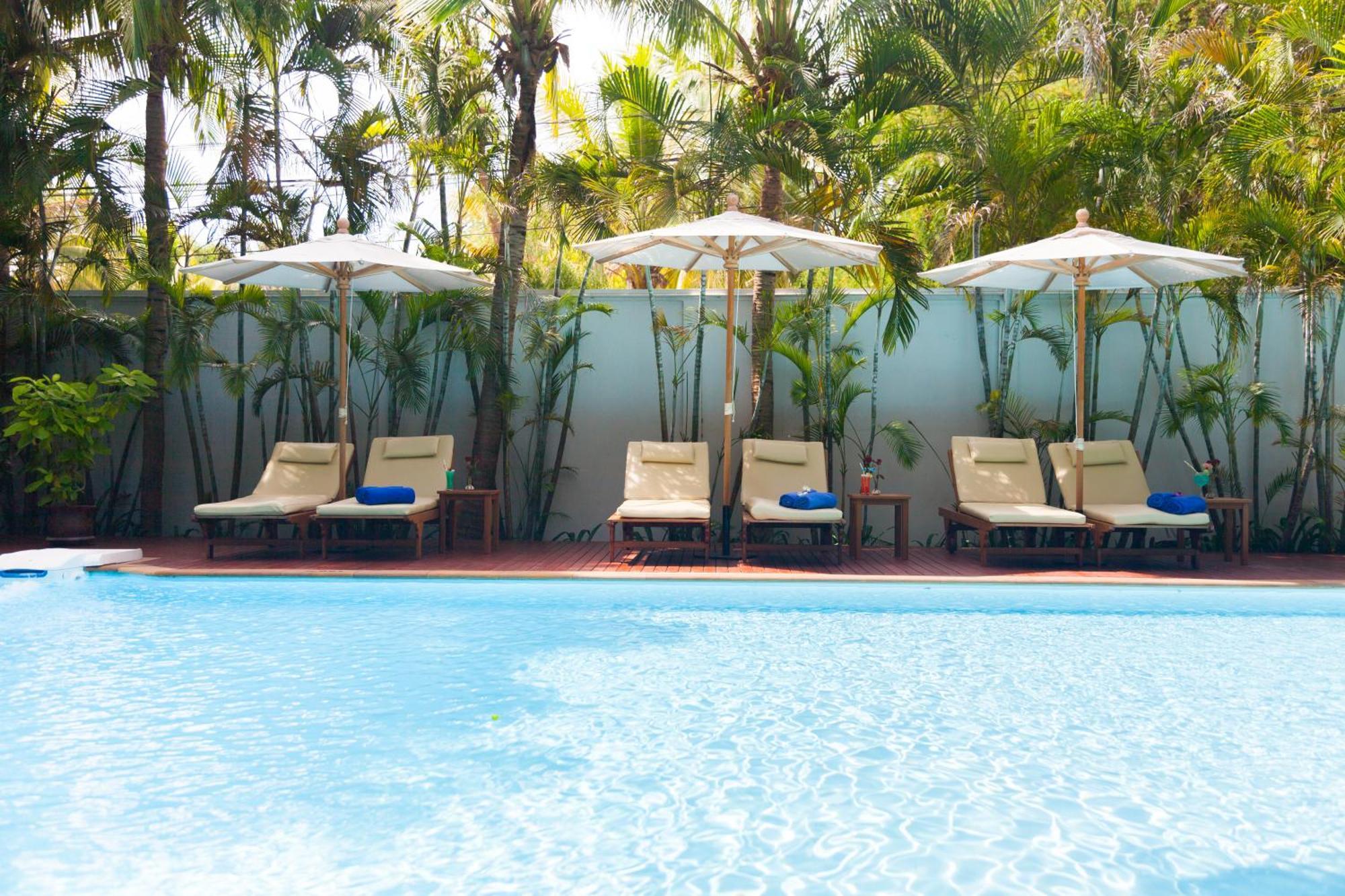 Resort Raya Front - The In