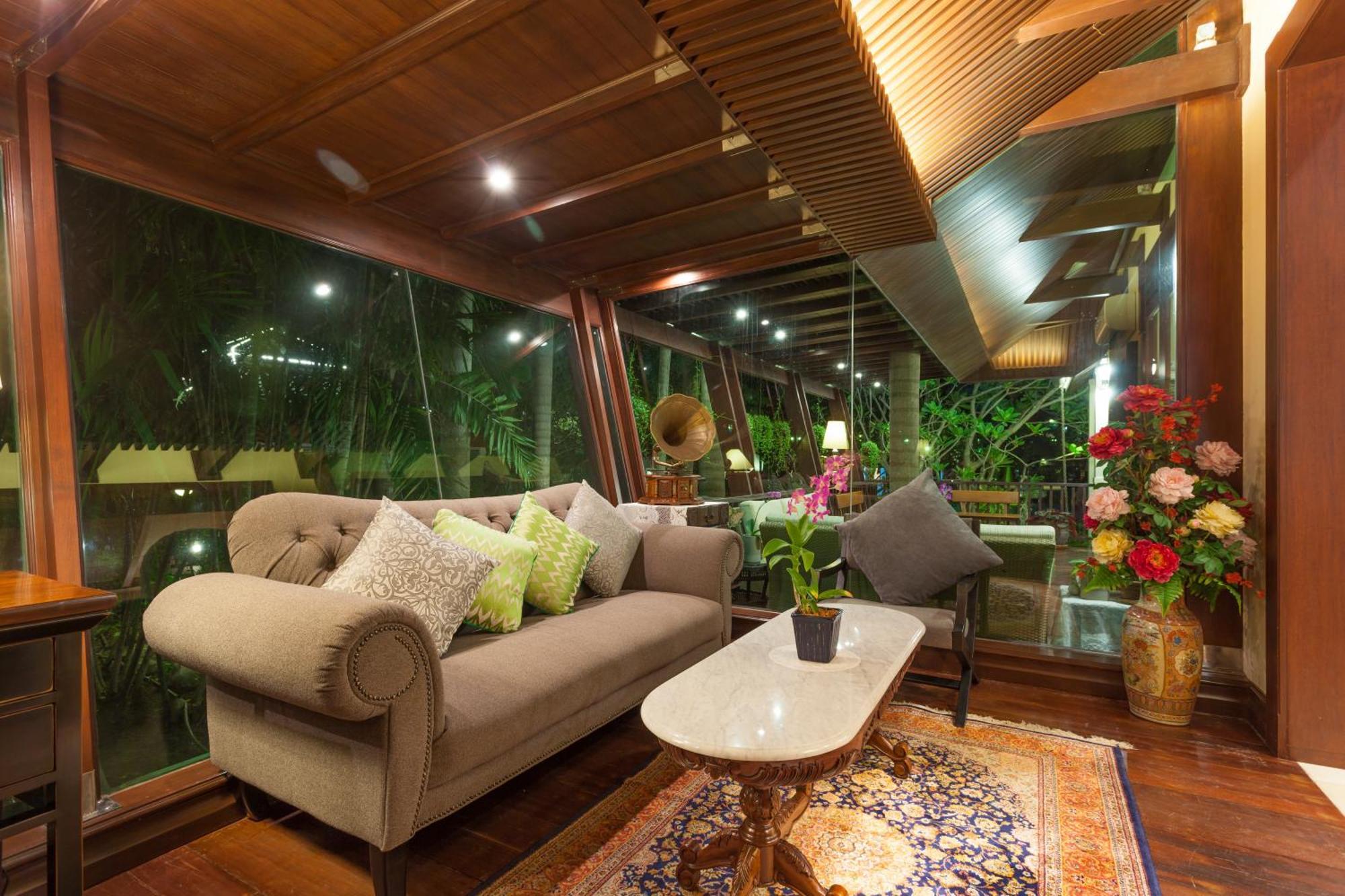 Raya Front - The In 4* Cha-Am