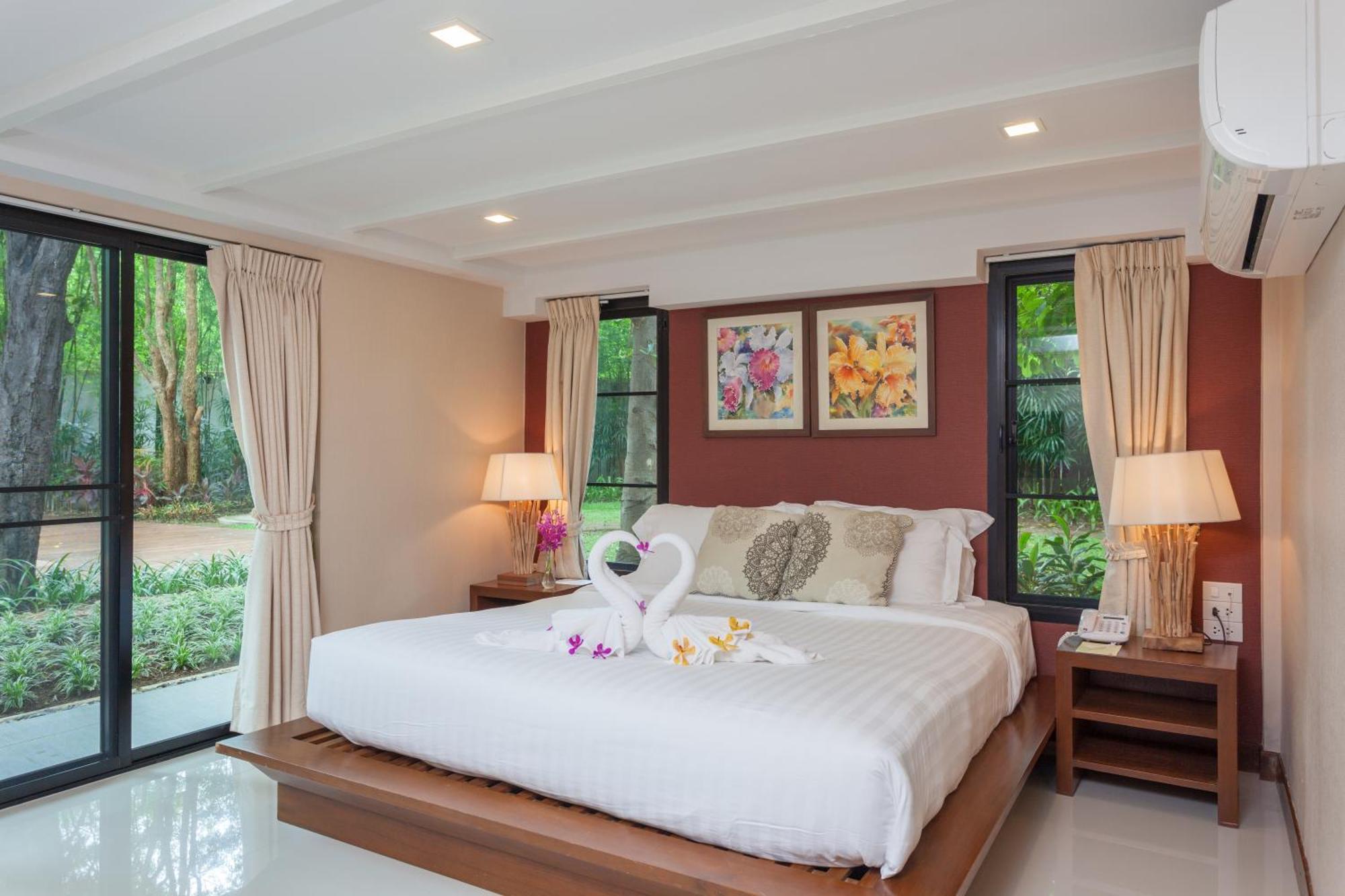 Resort Raya Front - The In