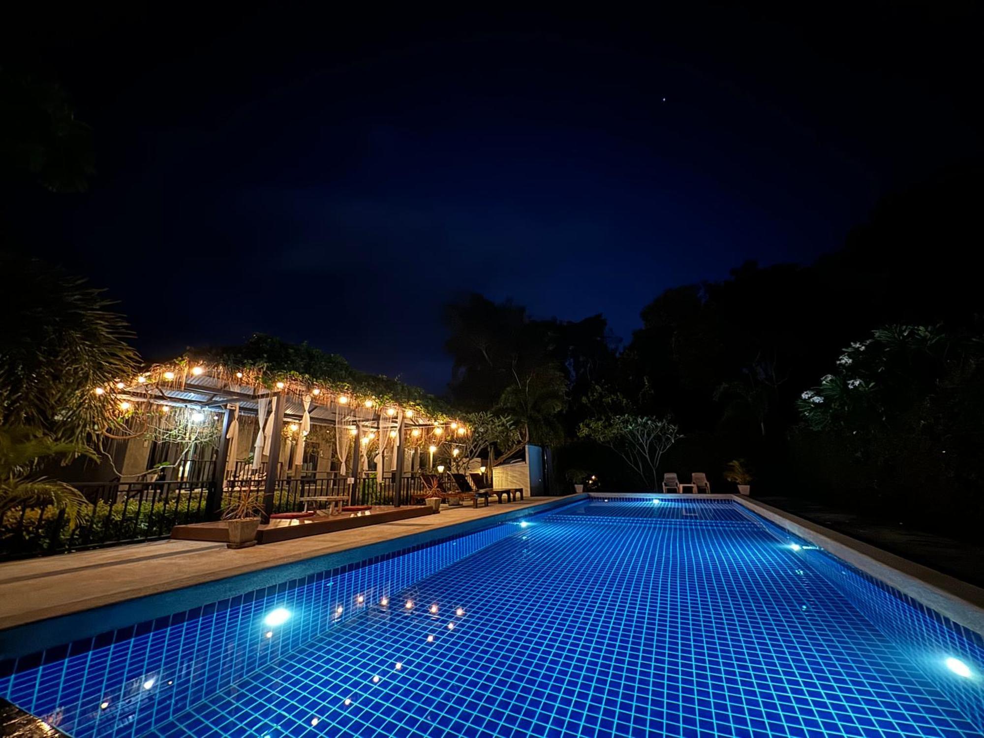 Baan Chainarong Resort *