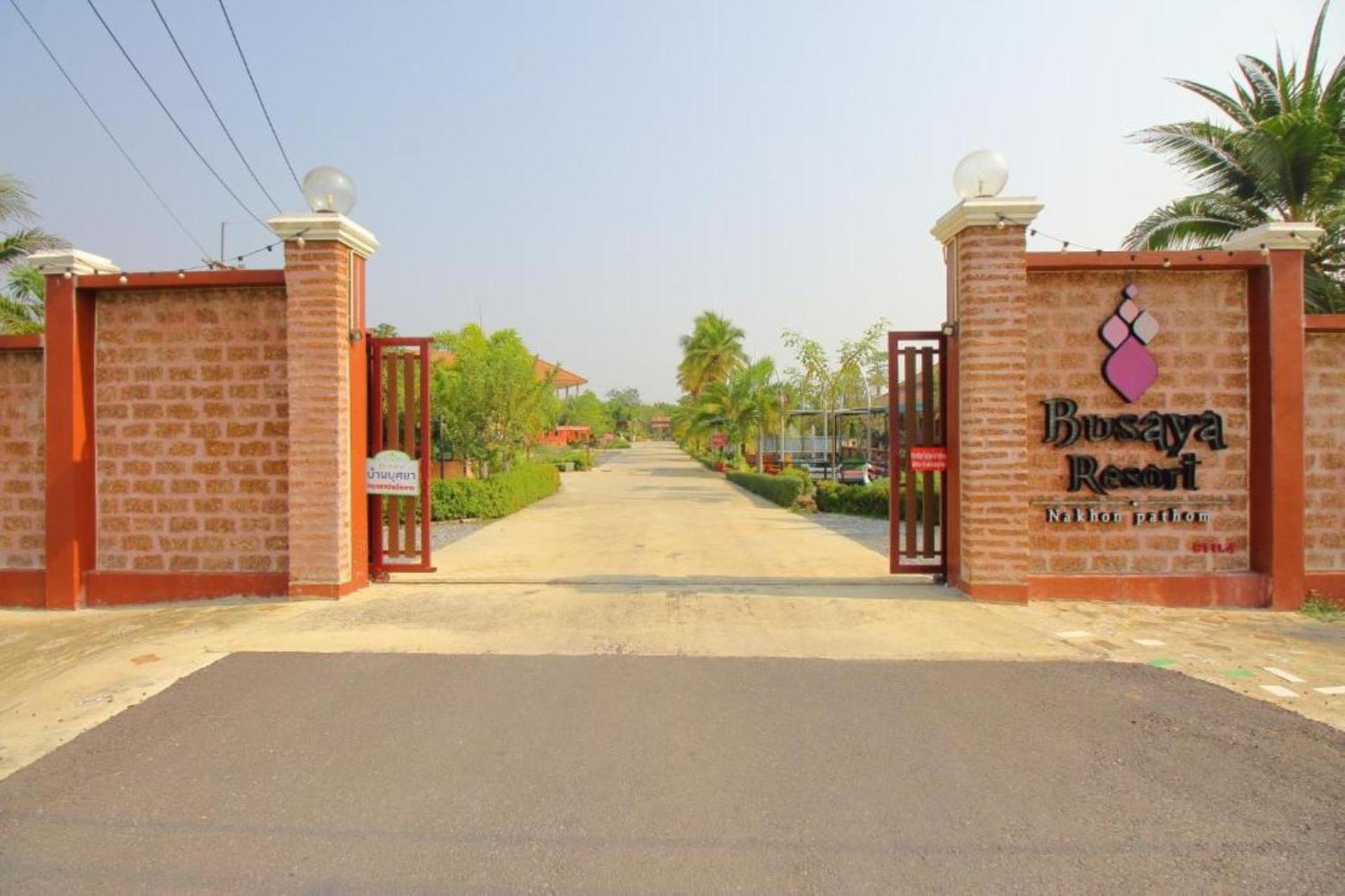 Hotel Busaya & Cuisine Nakhon Pathom