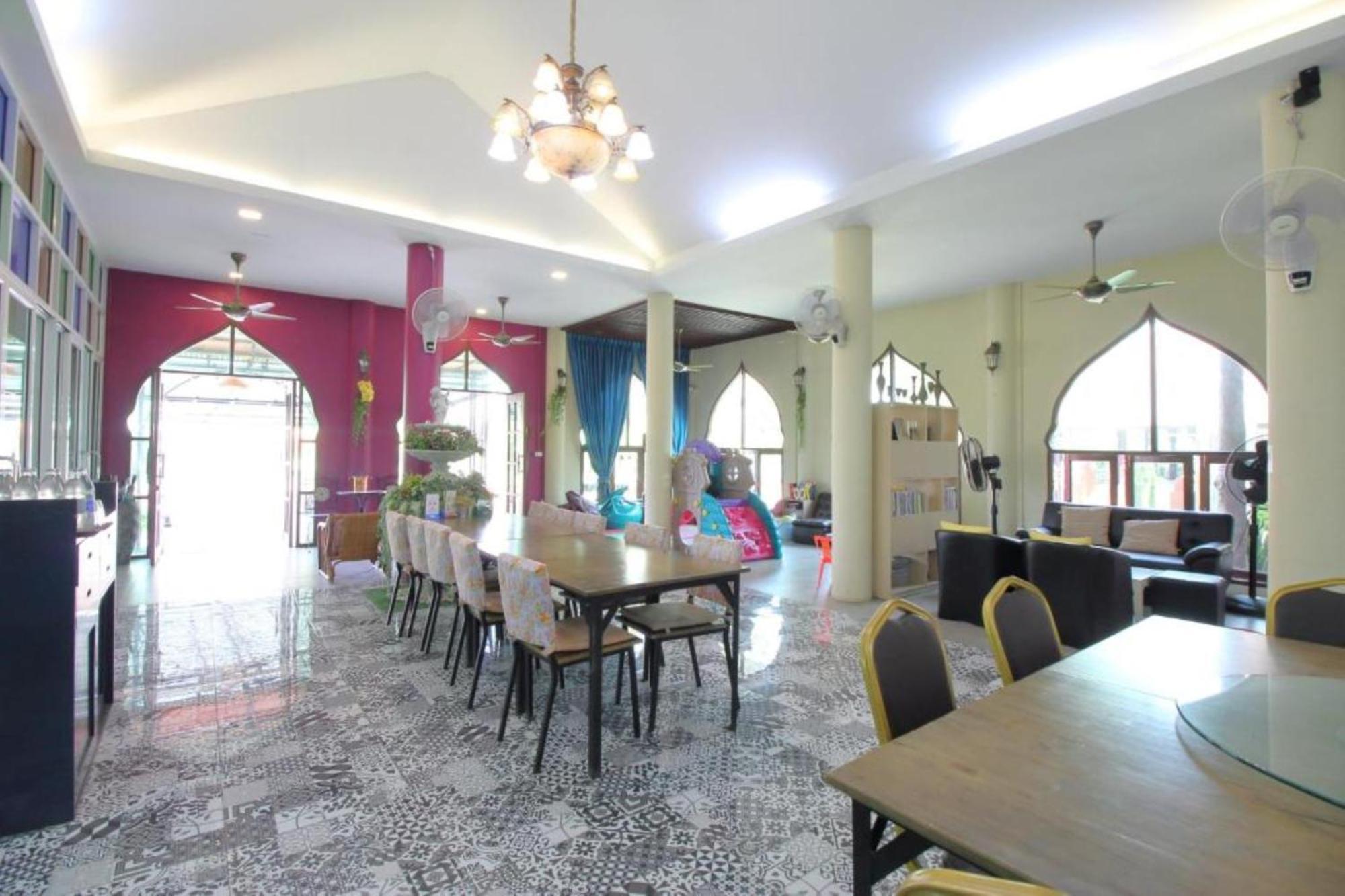 Hotel Busaya & Cuisine 2*