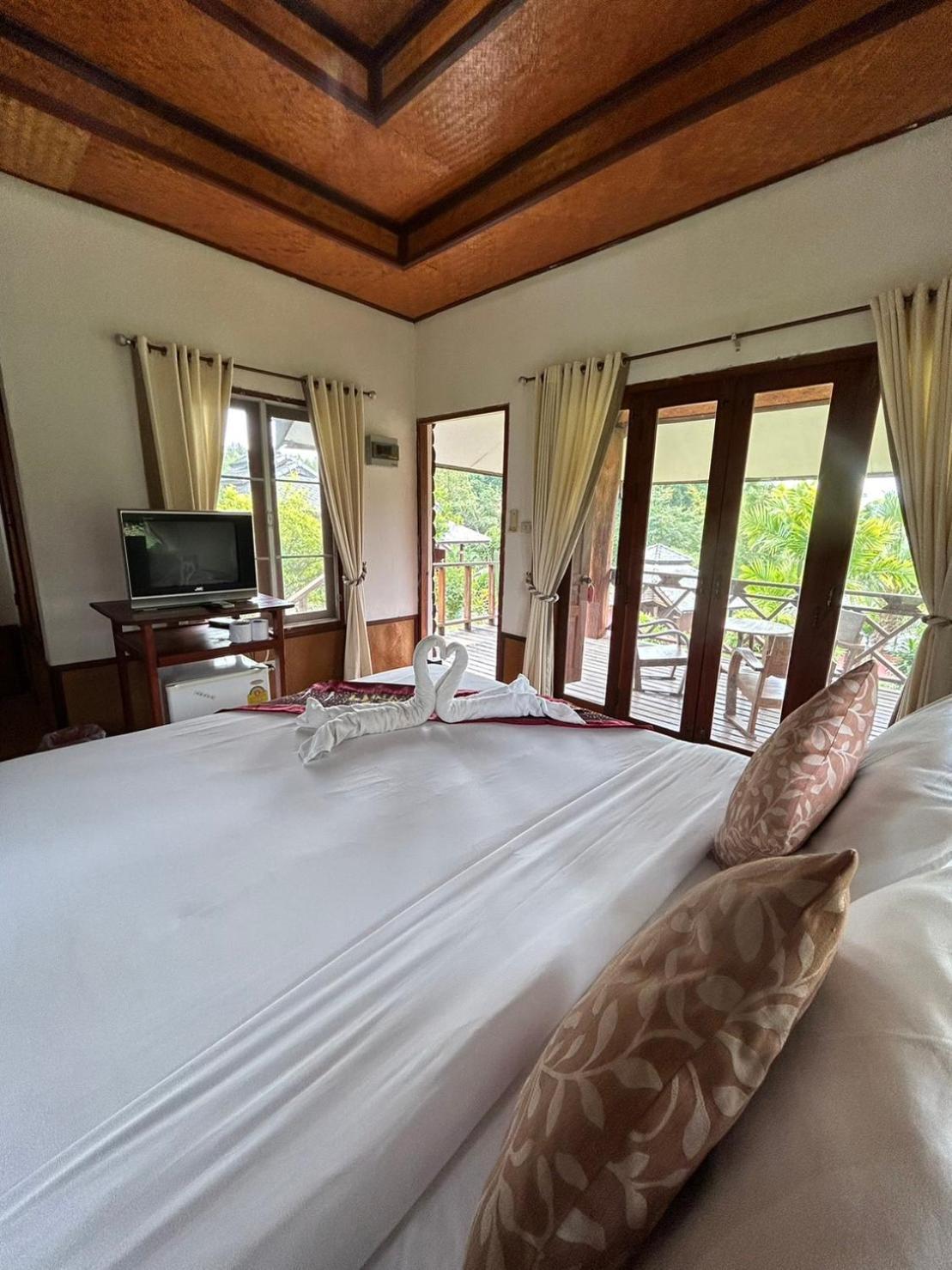 & Baan Chonphao Lodge *