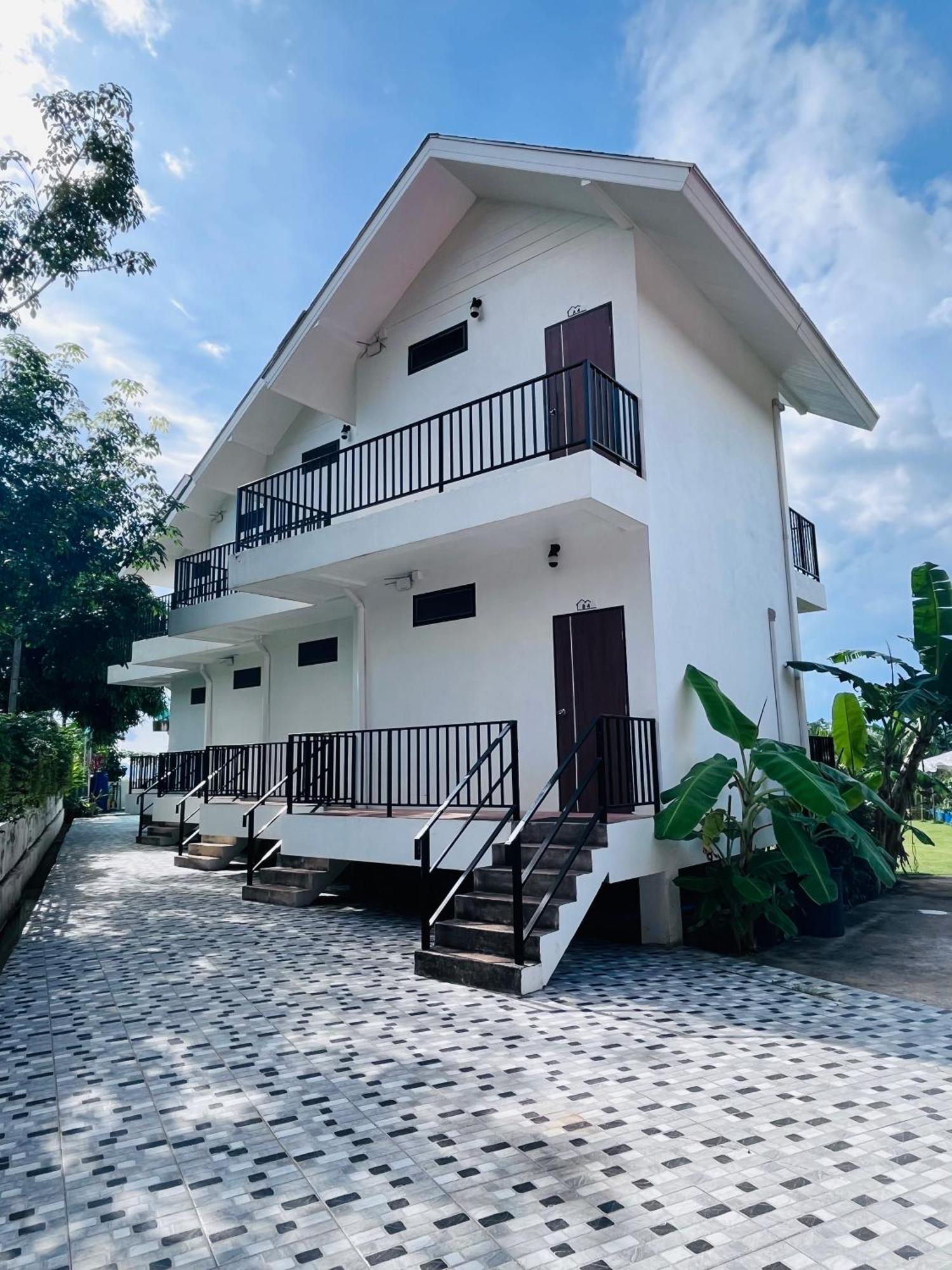 White Seaview Hotel Klong Muang Beach