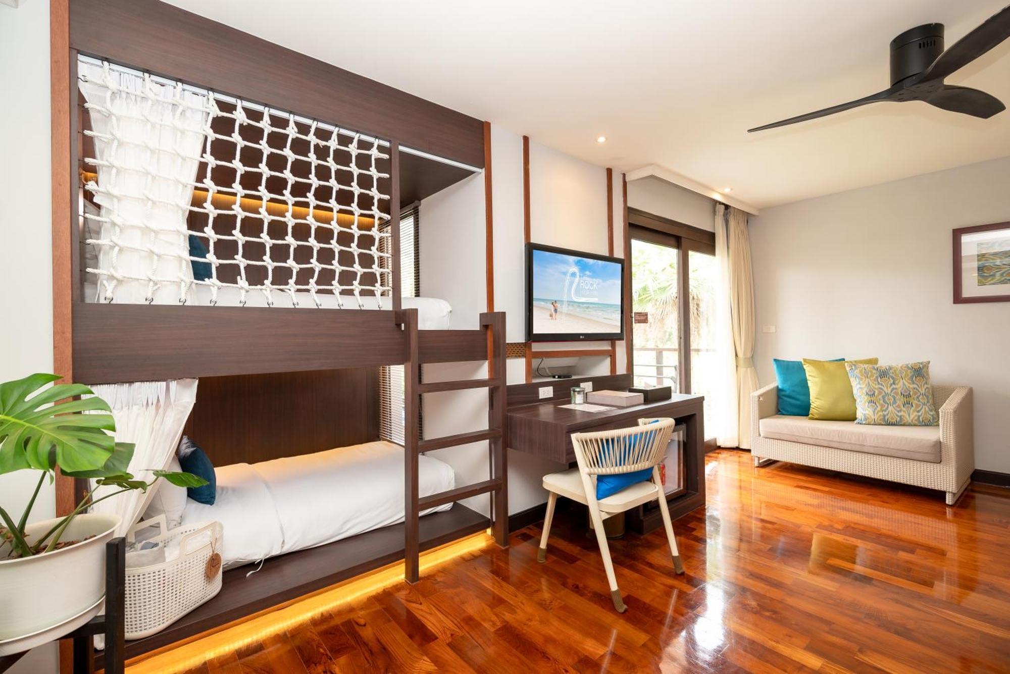 Resort The Rock Beachfront 4*