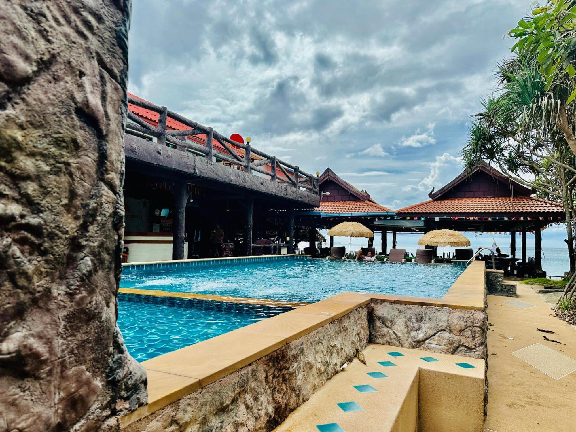 Lanta Nature House Hostel