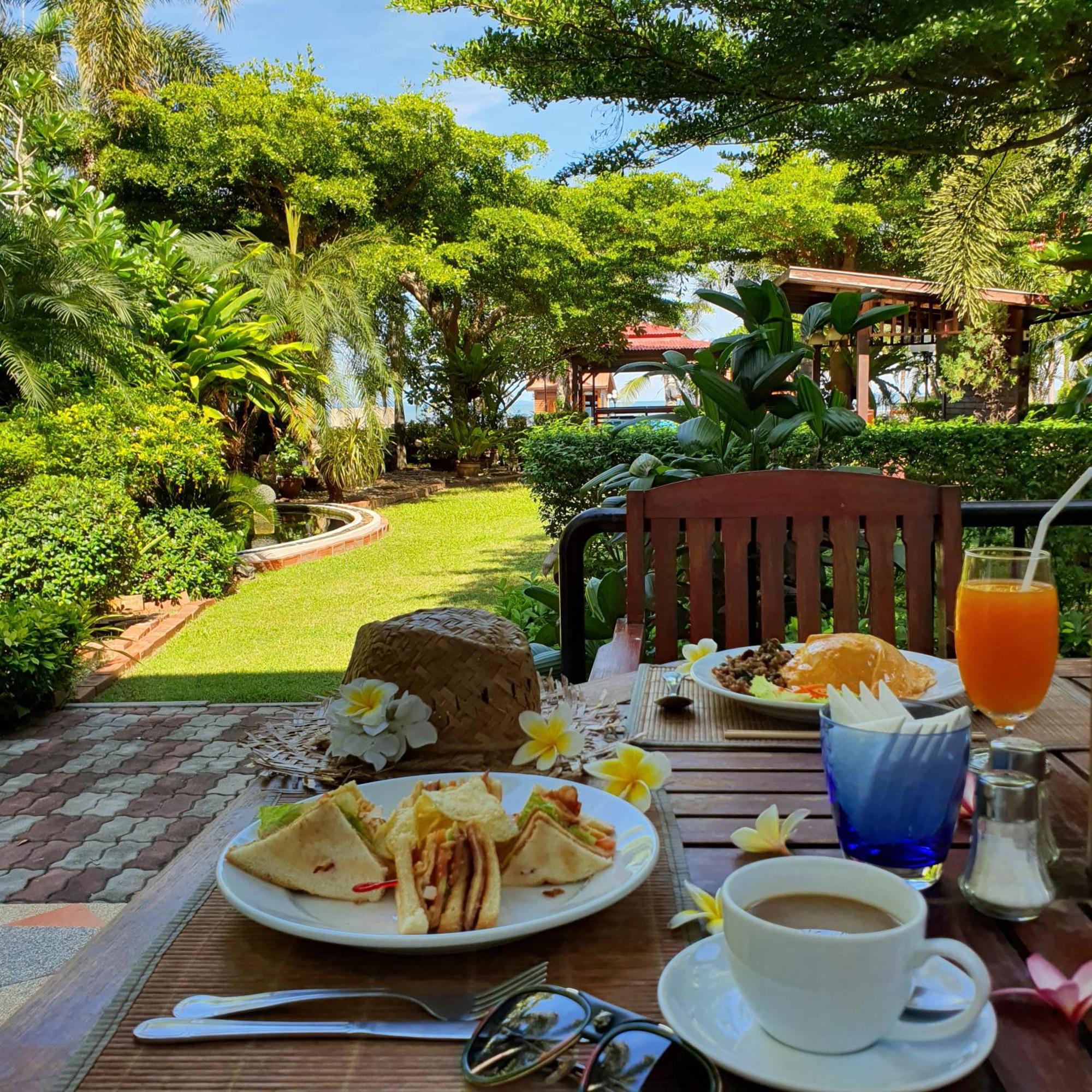 Hotel Serene Sands