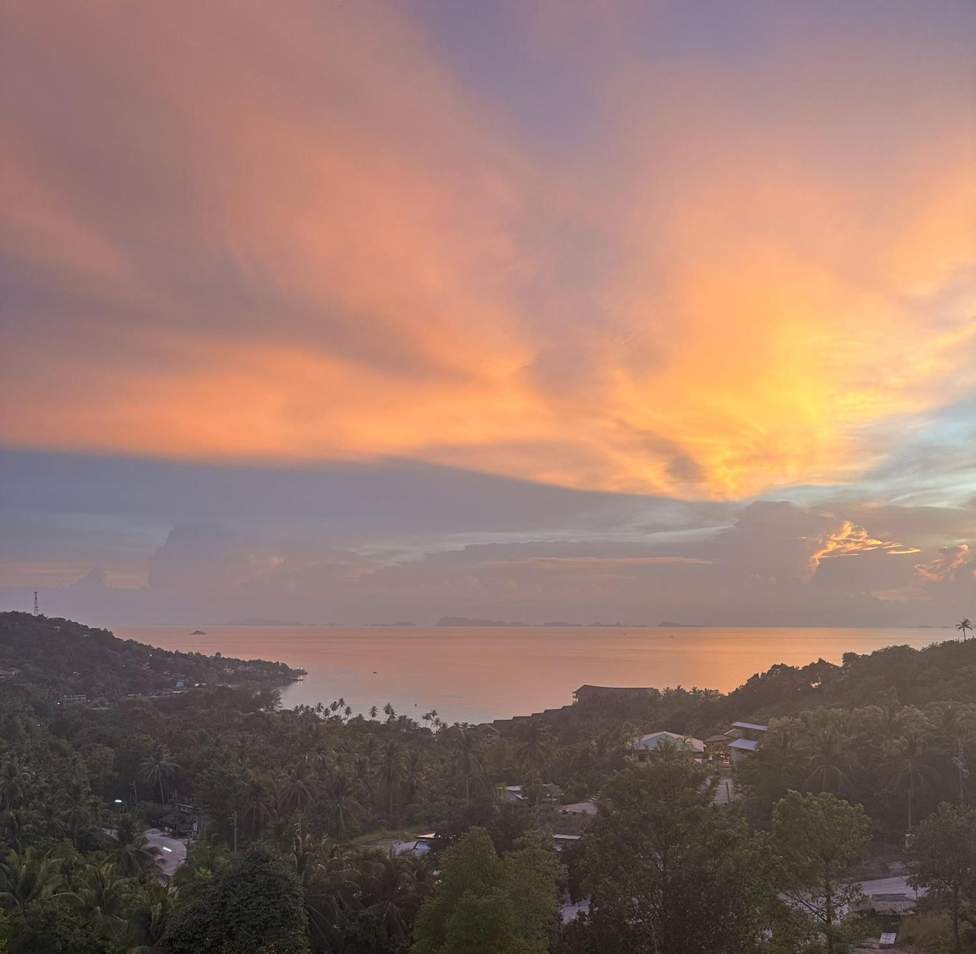 Sunset Hilltop Ocean View 2bd House *