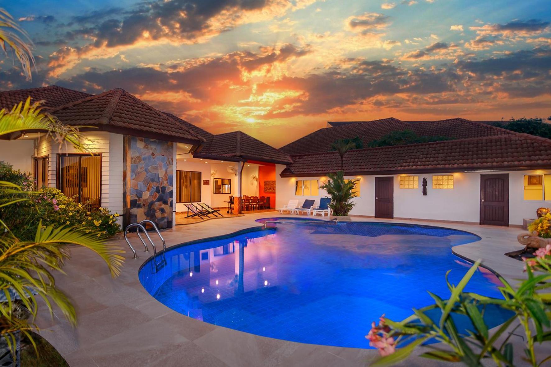 Pattaya Hill Close To Walking St And