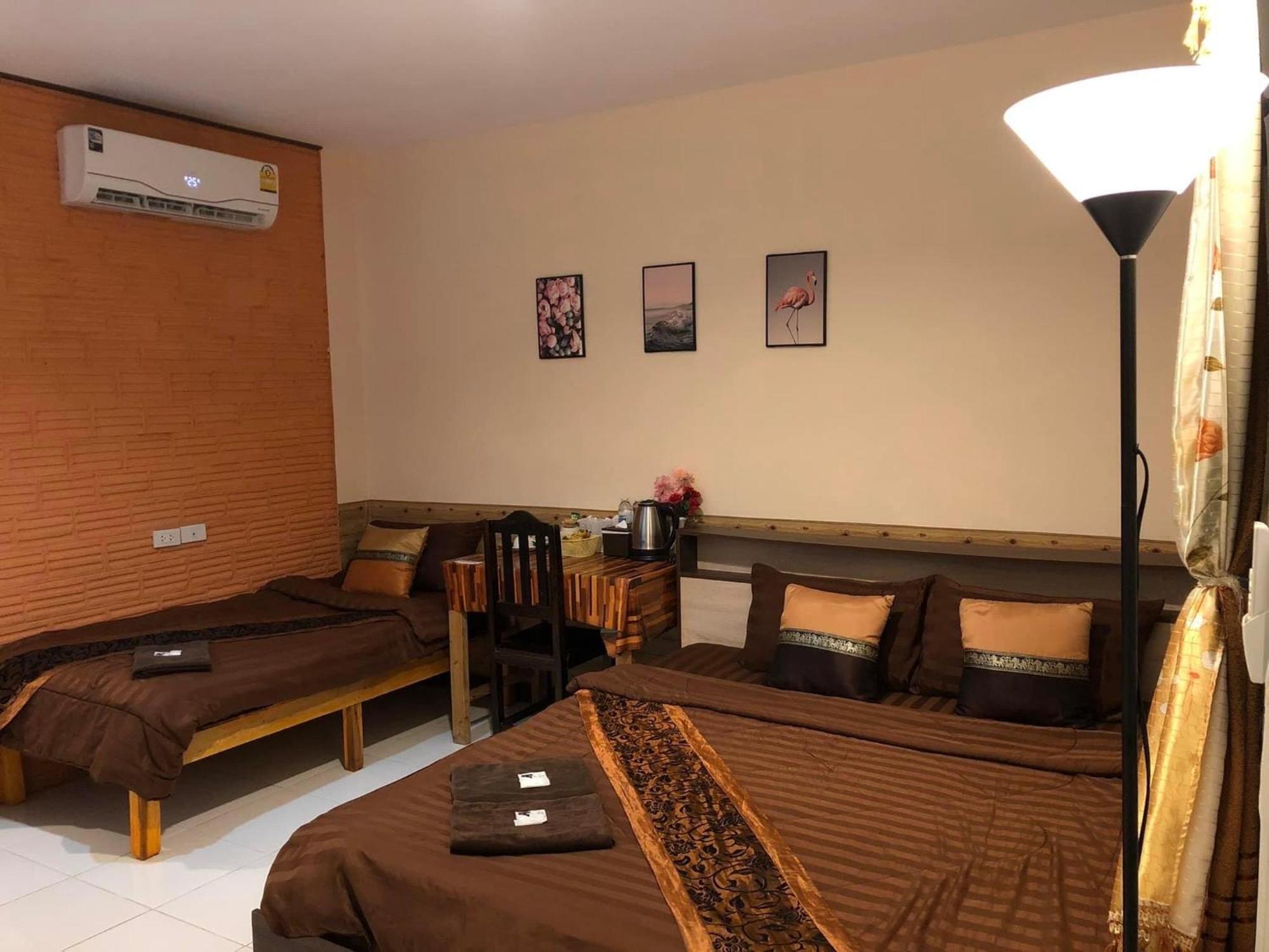โรงแรมแสนดีเพลส เมาเท่นวิว Chom Thong