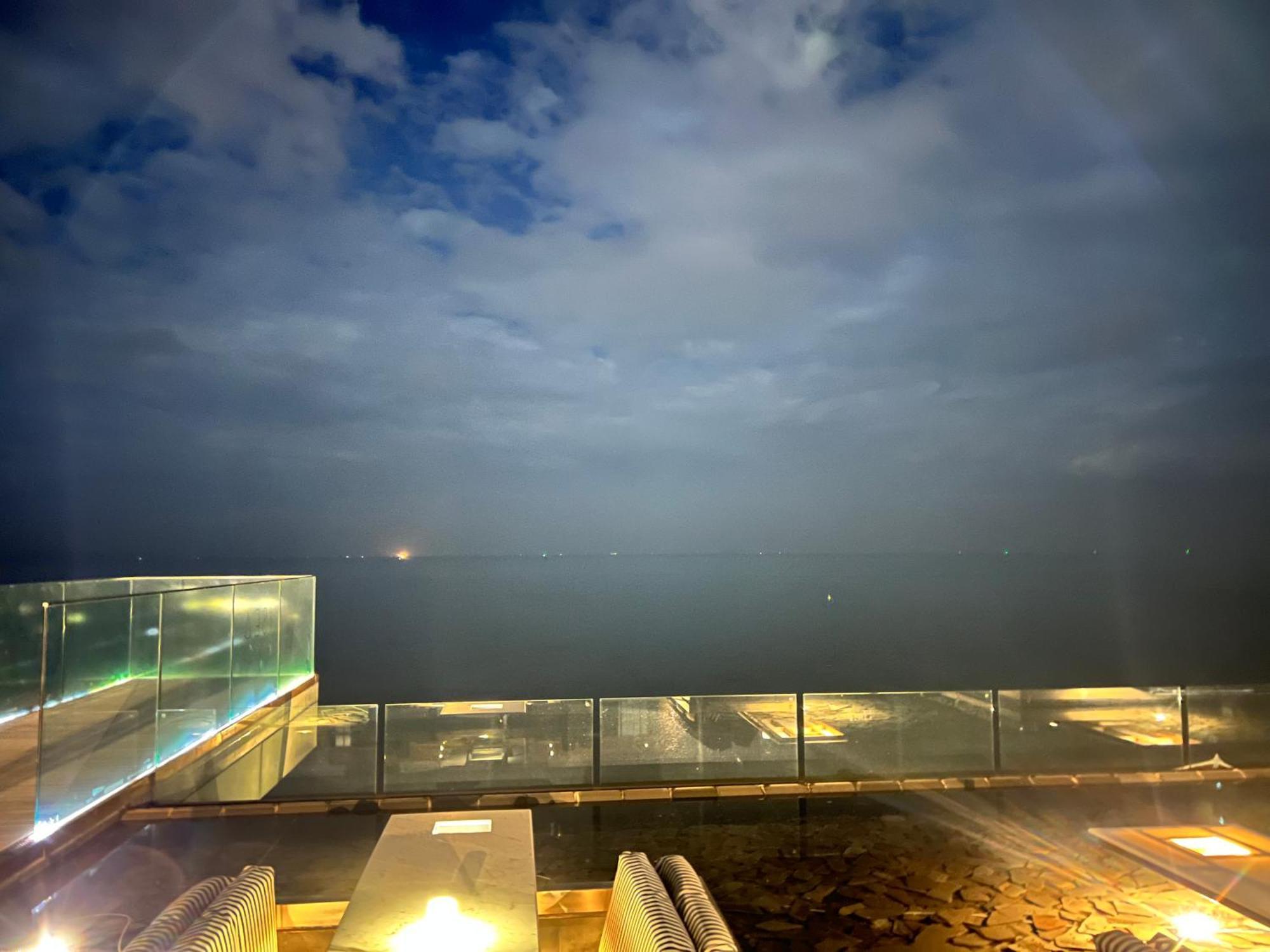Veranda Sea View By Thita *