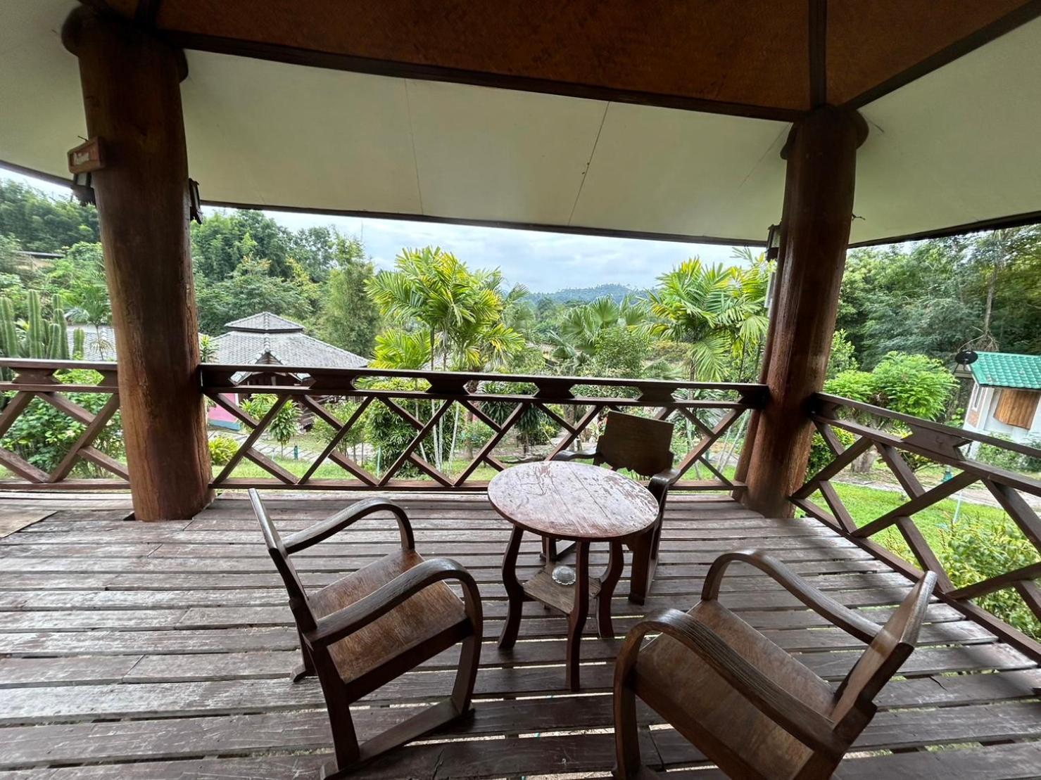 Lodge & Baan Chonphao Pai