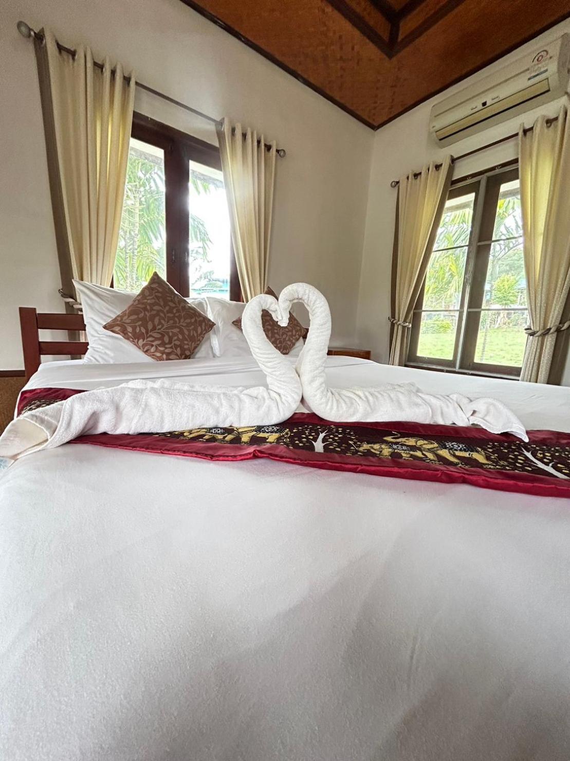 & Baan Chonphao Lodge