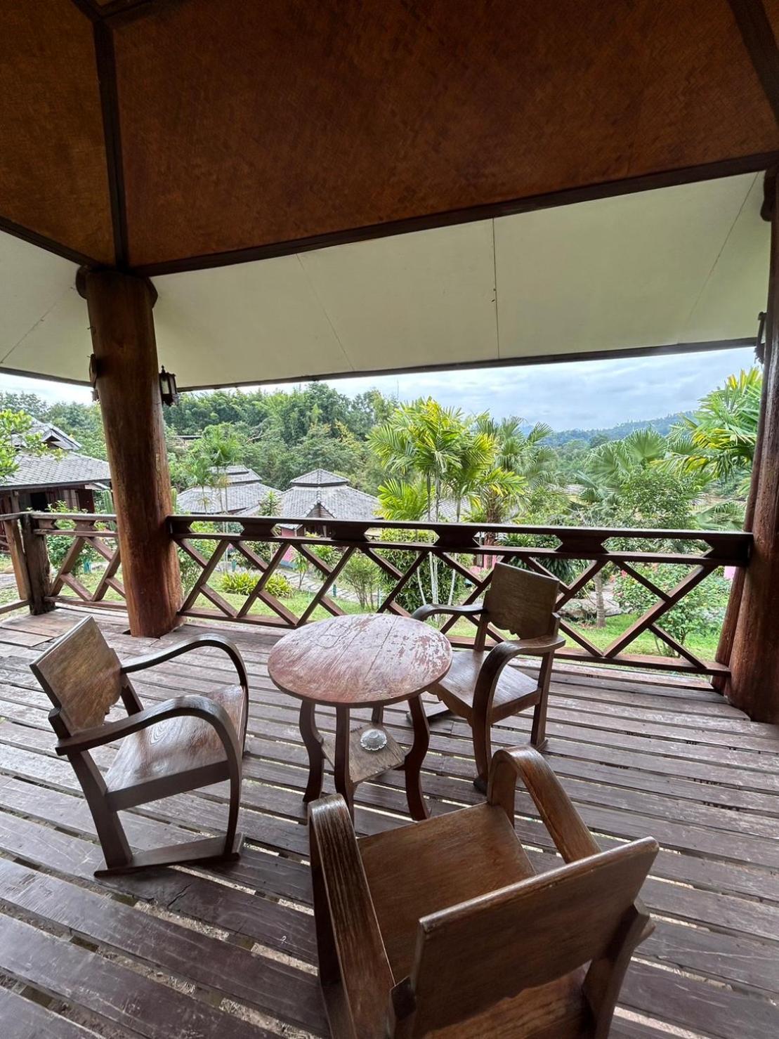& Baan Chonphao Lodge Pai