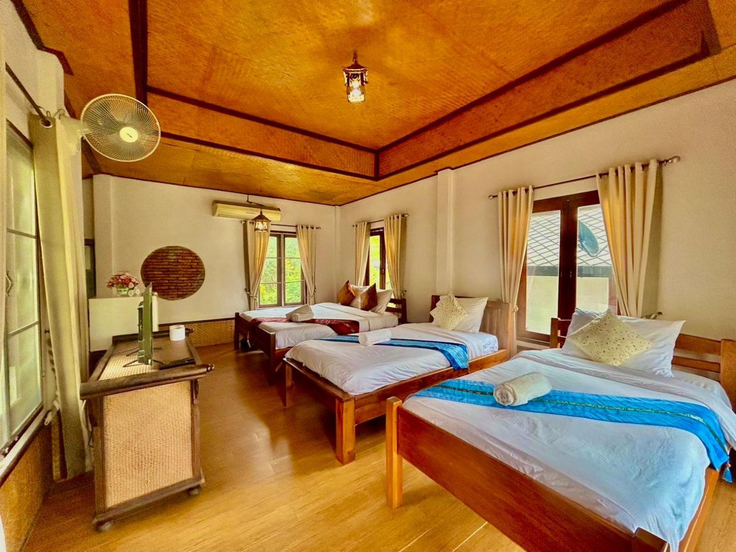 Lodge & Baan Chonphao *