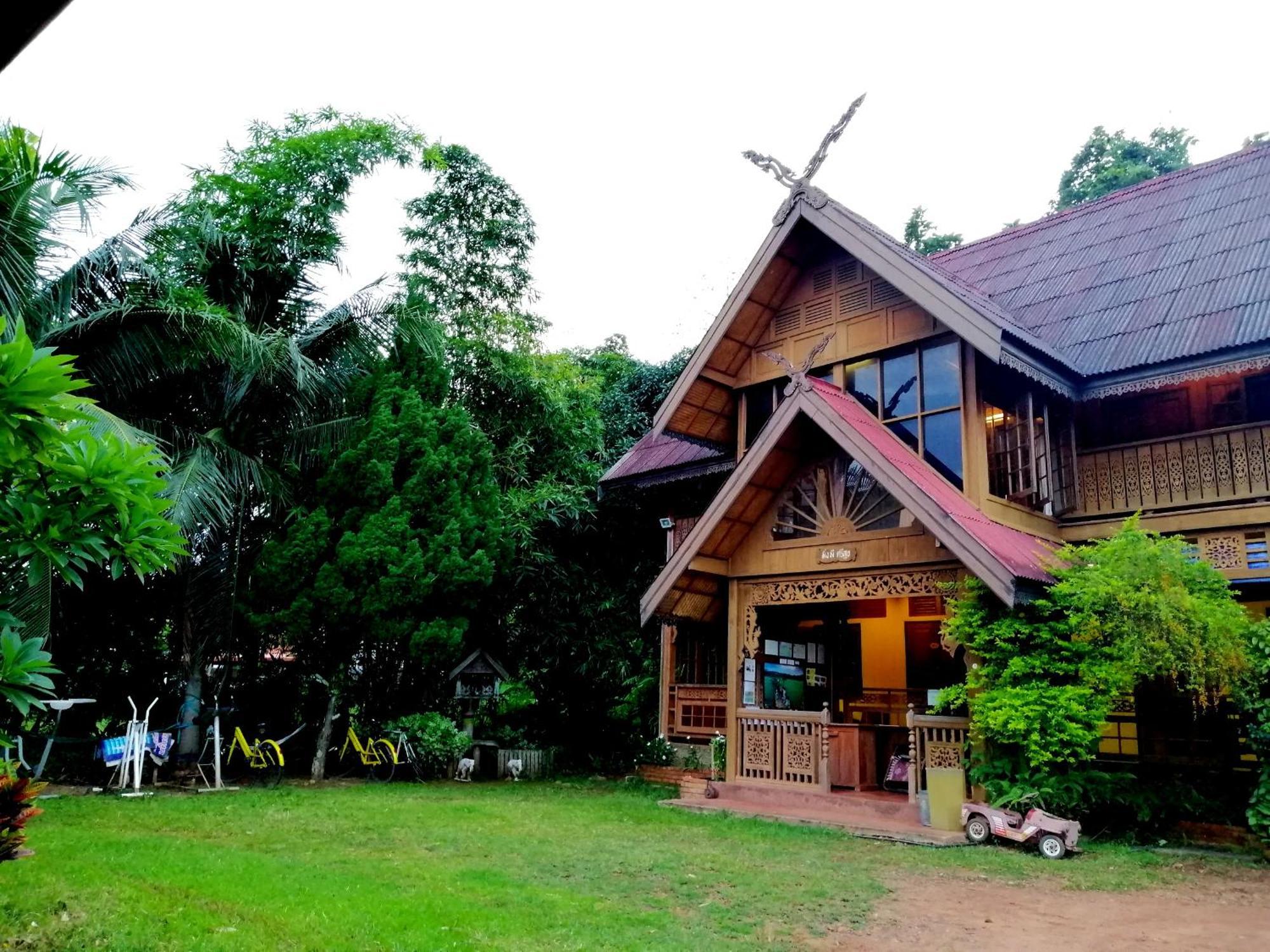 Crossroads House Resort