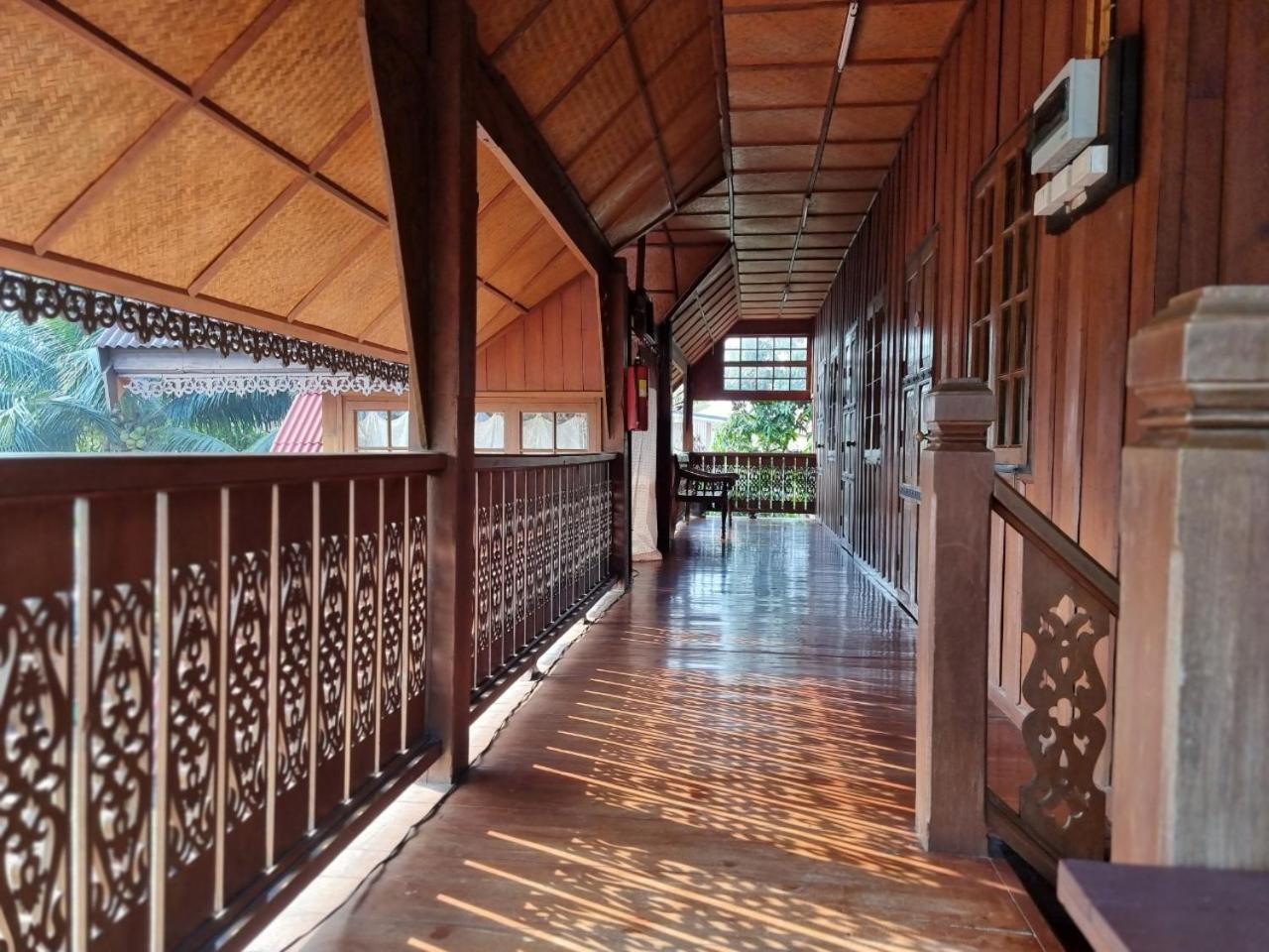 Crossroads House Resort