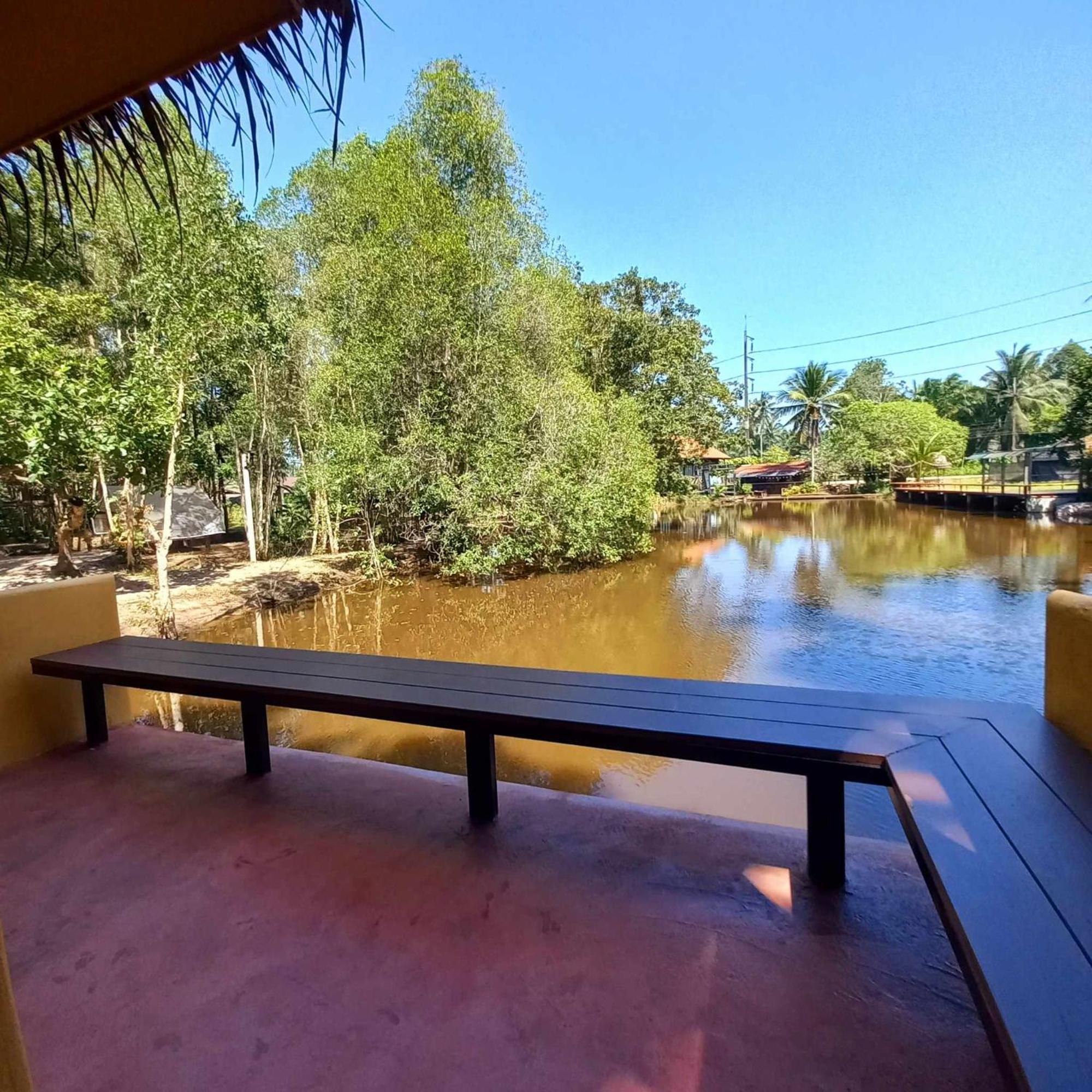 Bar Horizon Hostel Chumphon