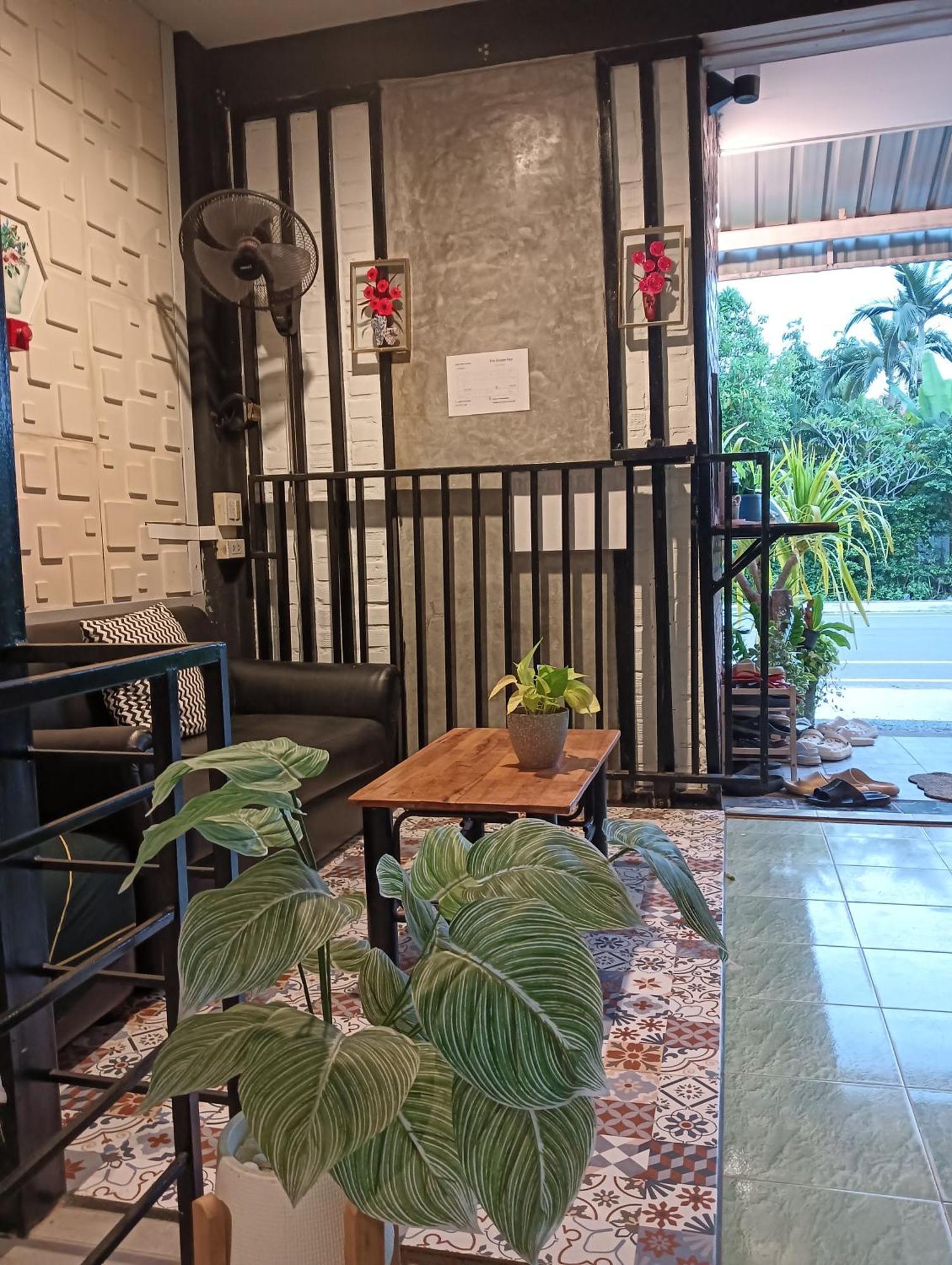 Krabi Nemo House Hostel
