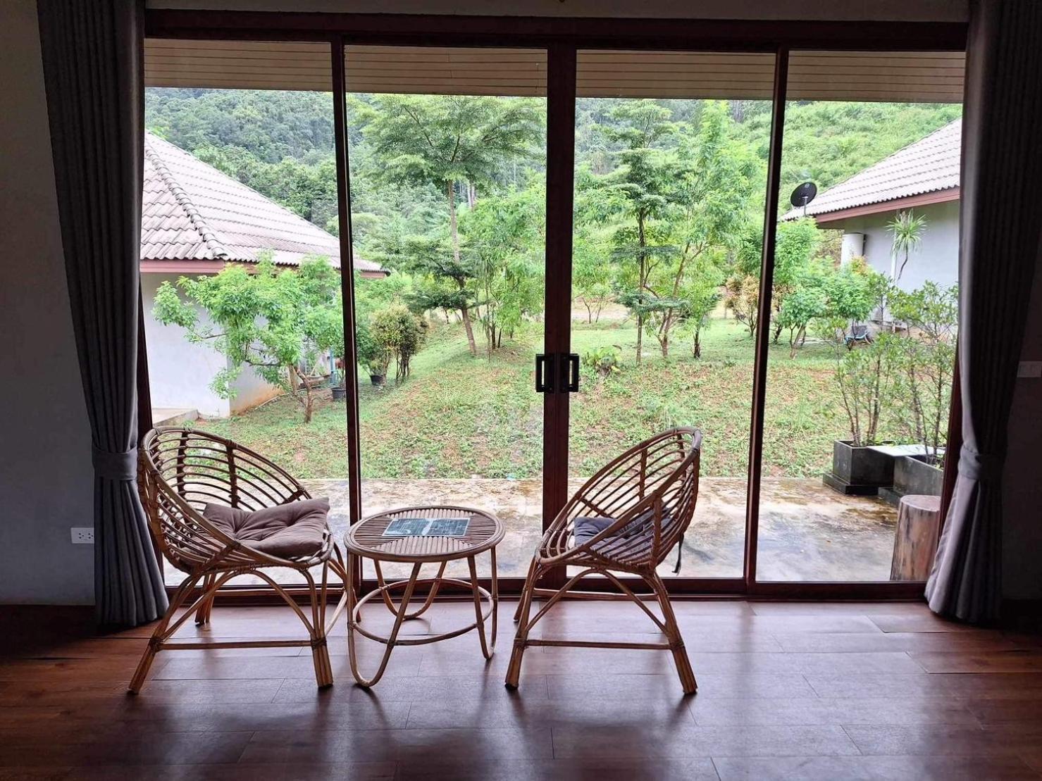 The Liveliwoods Guest house Khao Sok National Park