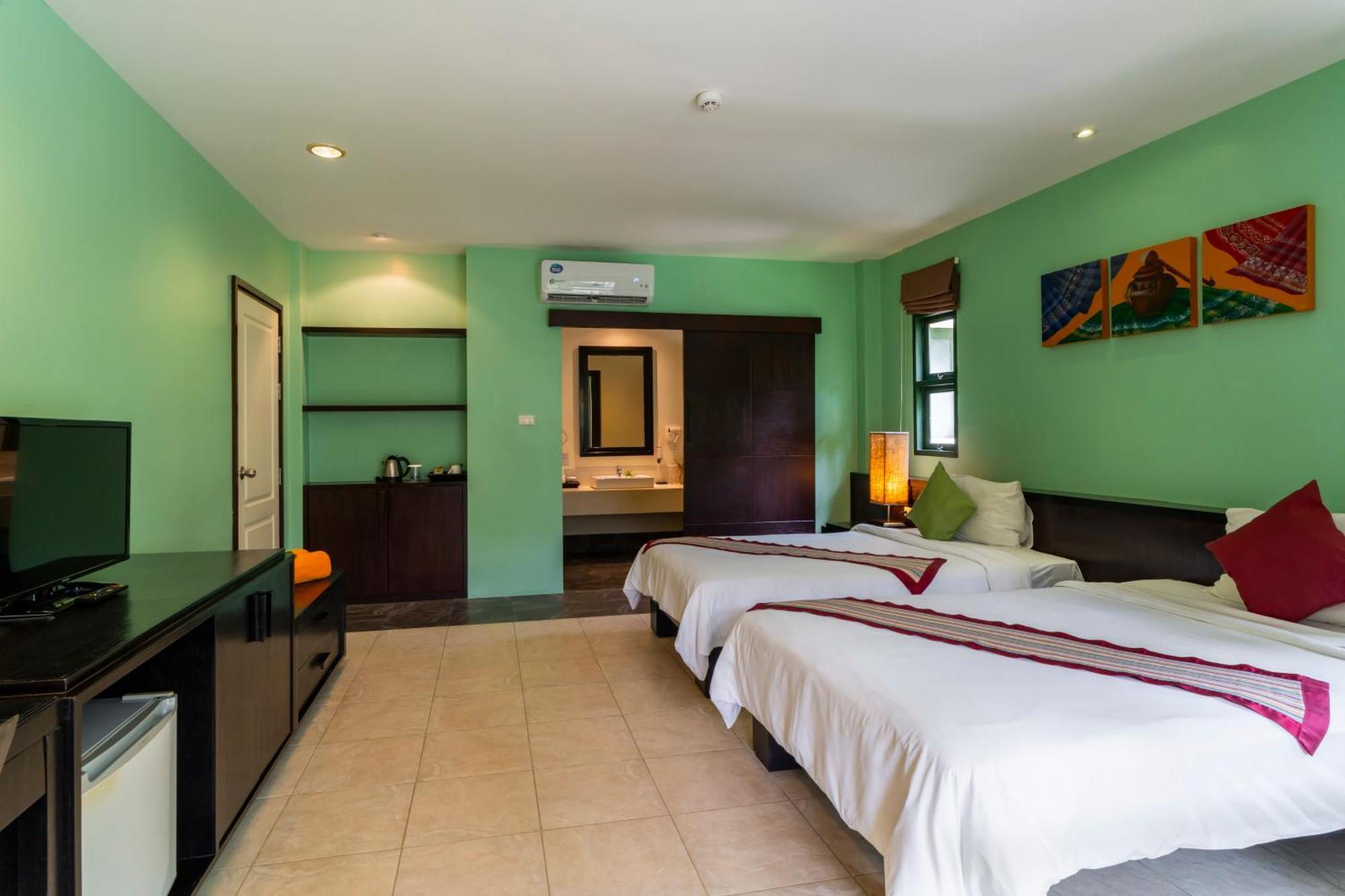 Baan Khaolak