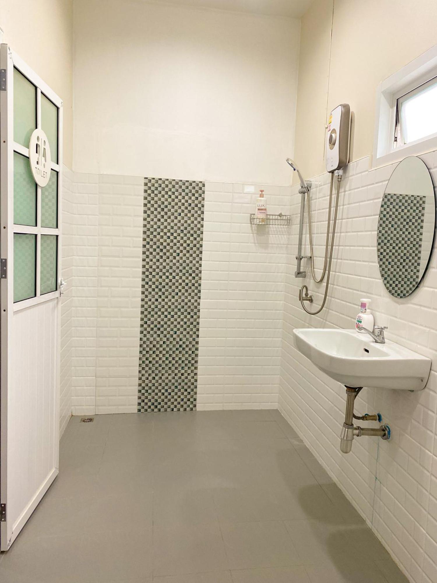 Private With Share Bathroom At Little Wild House Khaosok *