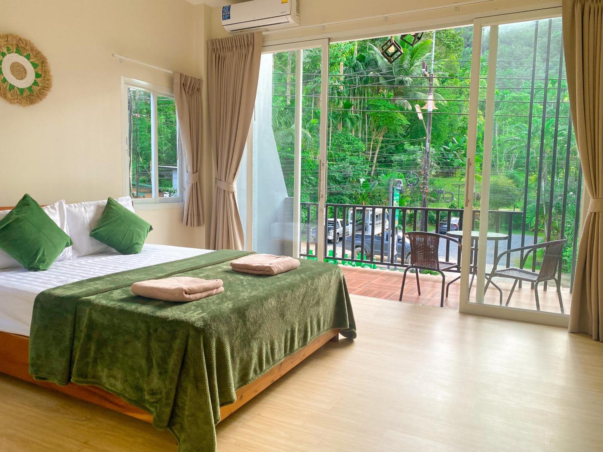 Private With Share Bathroom At Little Wild House Khaosok Homestay
