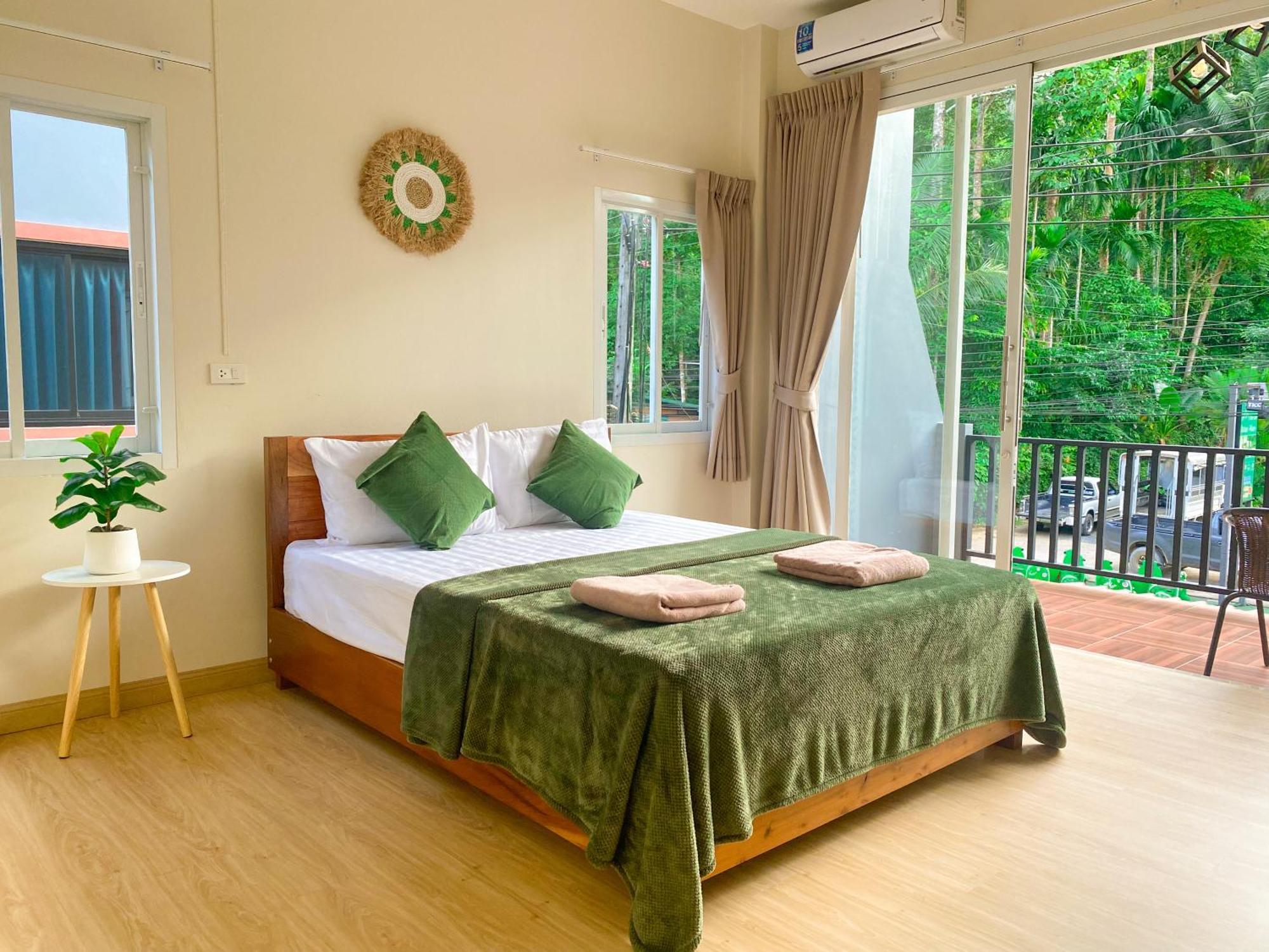 Private With Share Bathroom At Little Wild House Khaosok