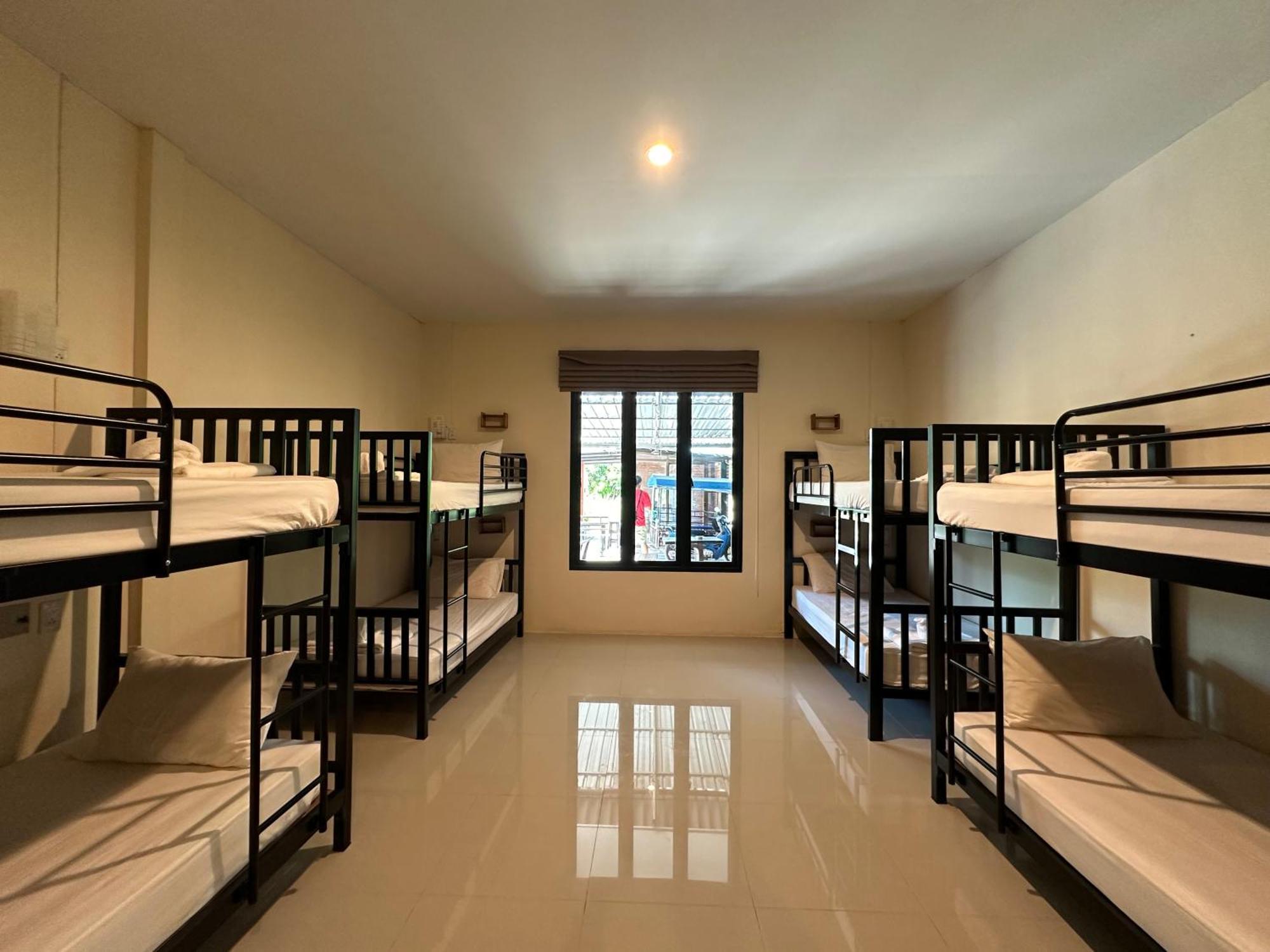 & Hostel Koh Jum