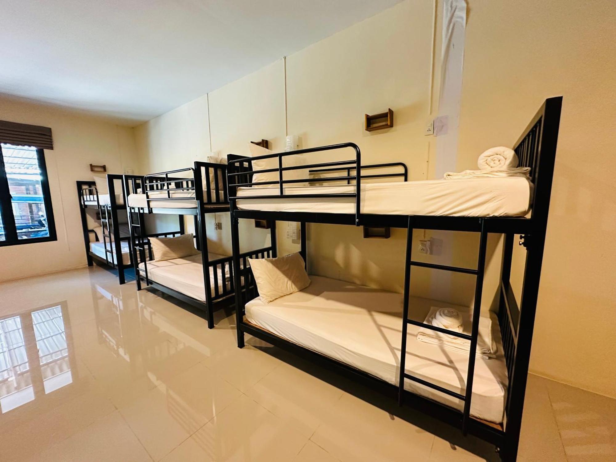 & Hostel Koh Jum