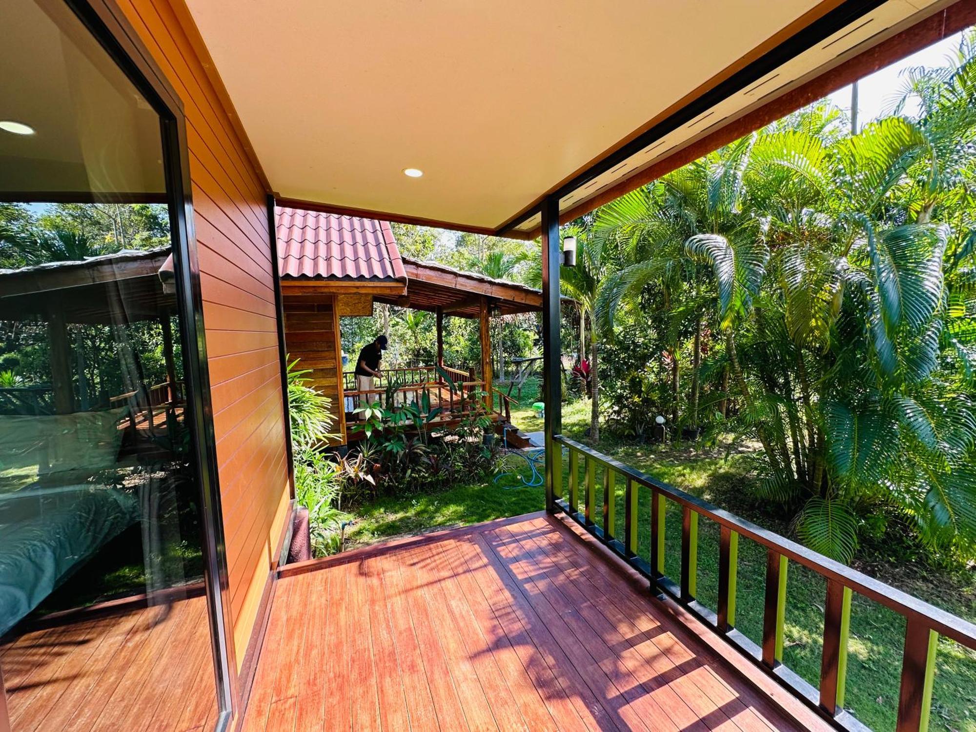 & Hostel Koh Jum