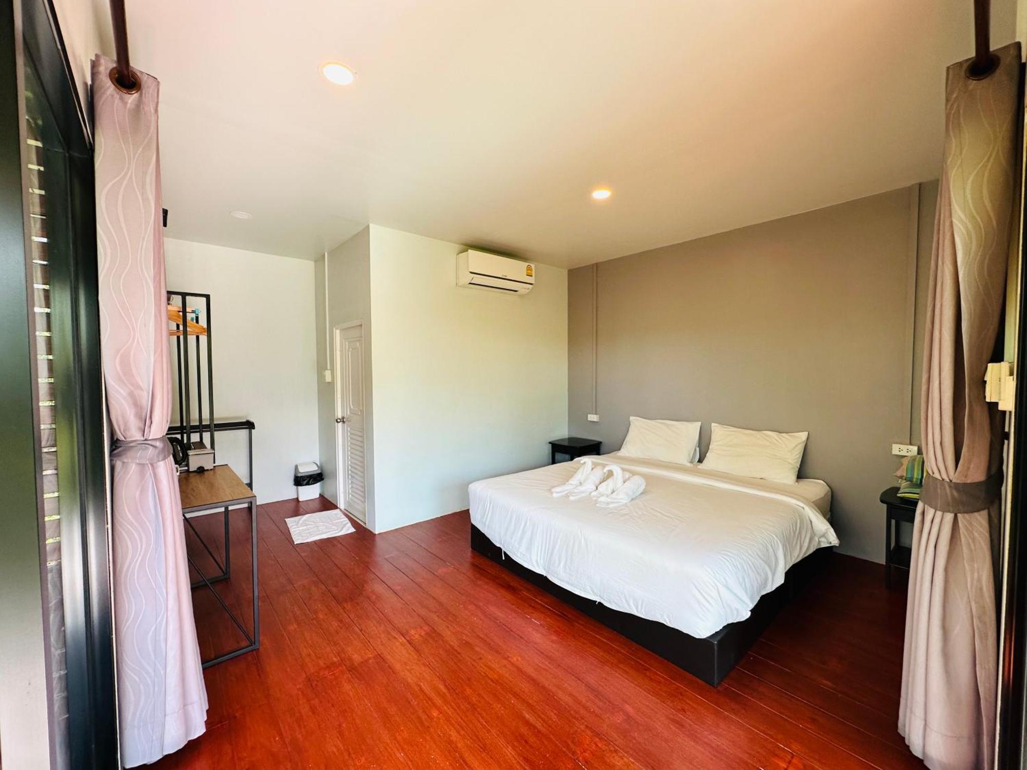 Hostel & Koh Jum