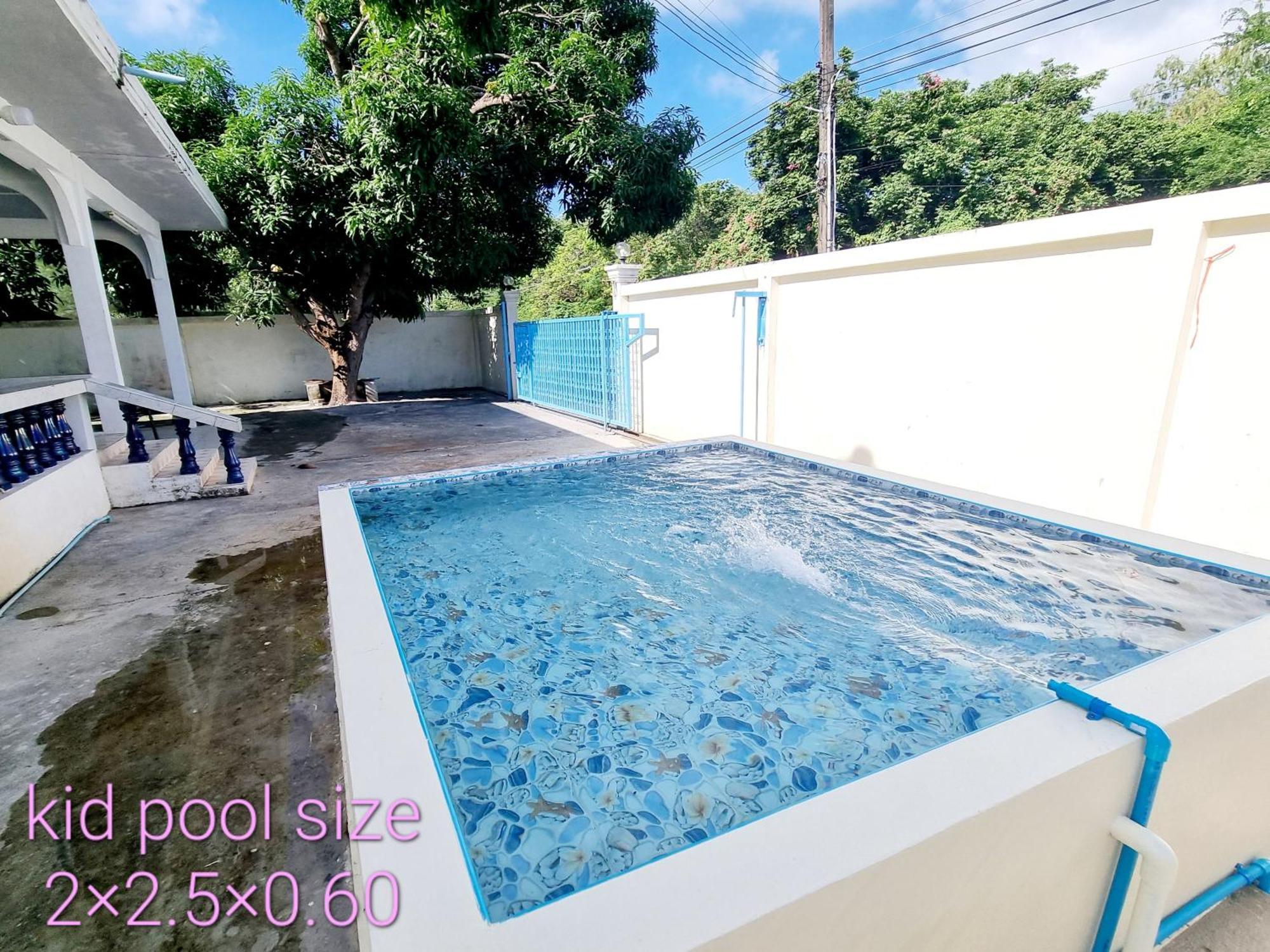 Mae Rampung House คาราโอเกะและสระเด็ก * Rayong