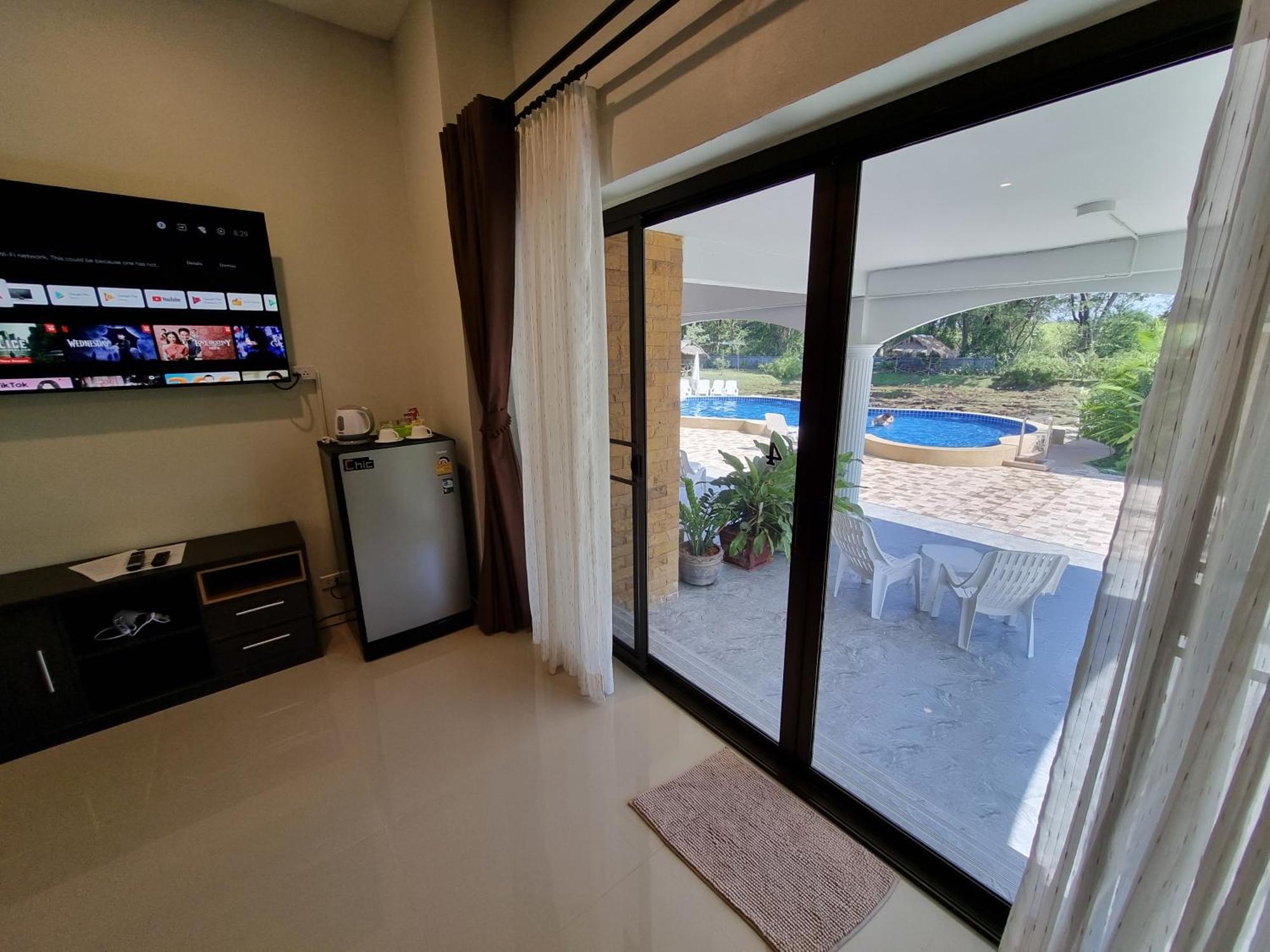 Bua Daeng Resort Kumphawapi