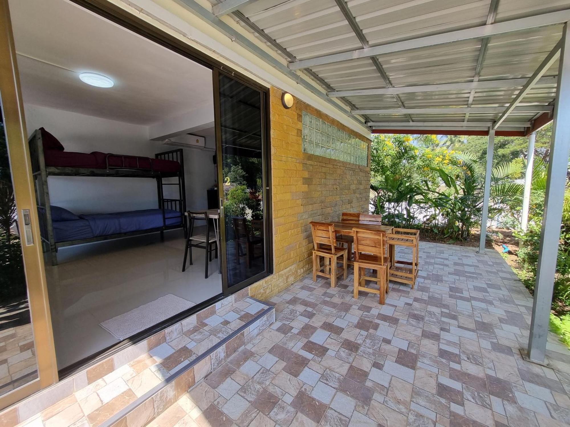 Bua Daeng Resort Kumphawapi
