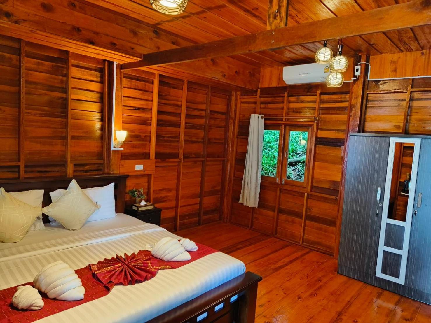 Kohjum Seafront Guest house