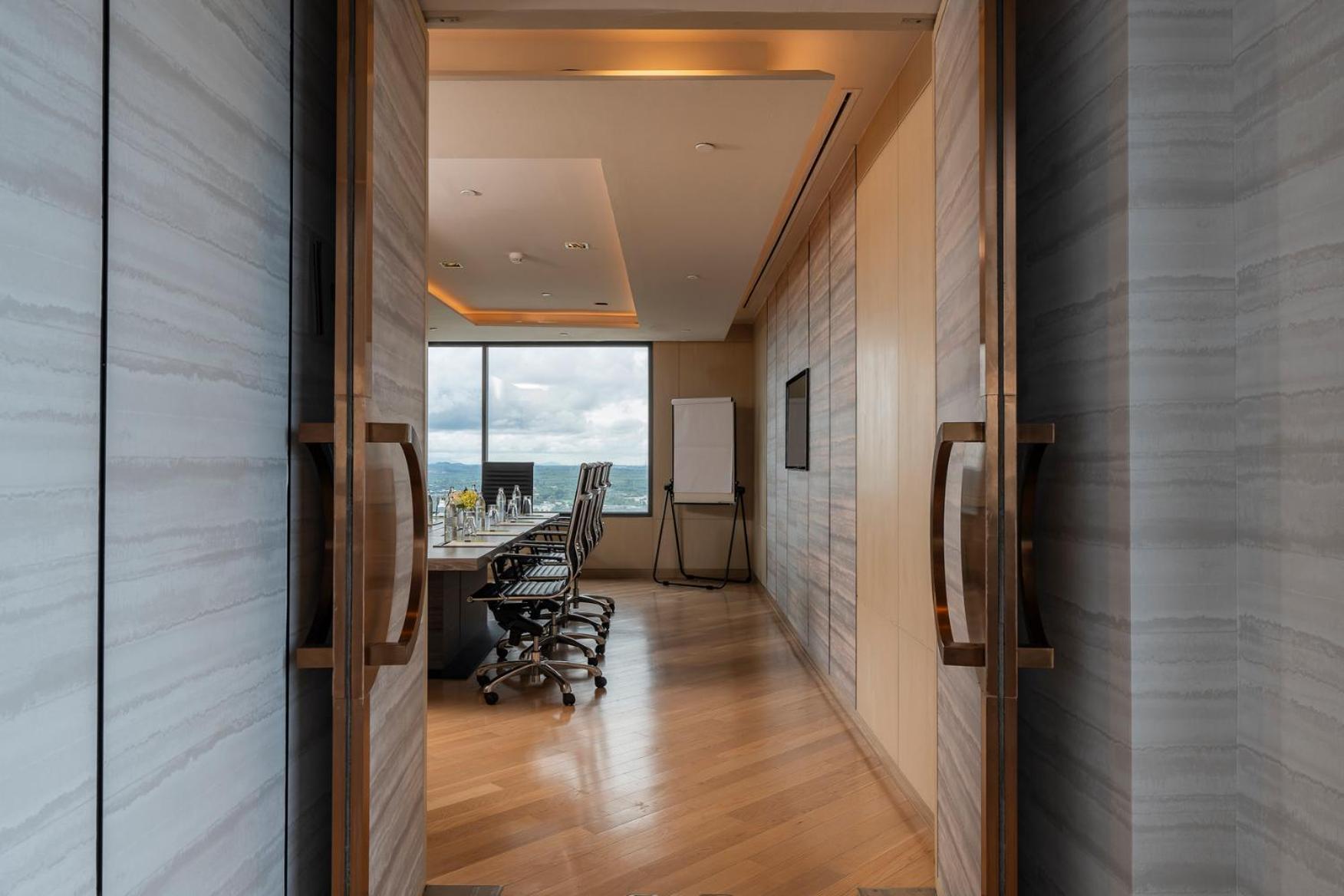 Hotel & Centre By Ihg Rayong