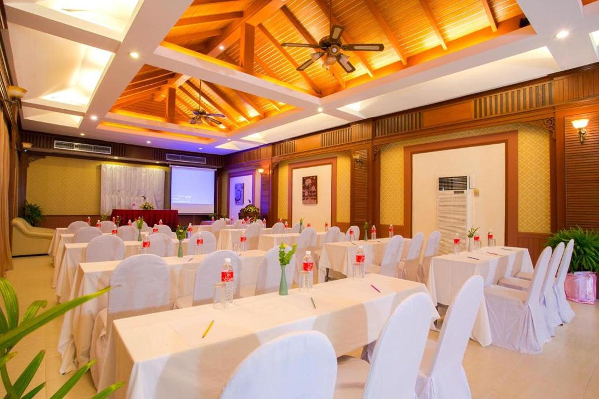 Hotel Eastiny & Nong Prue
