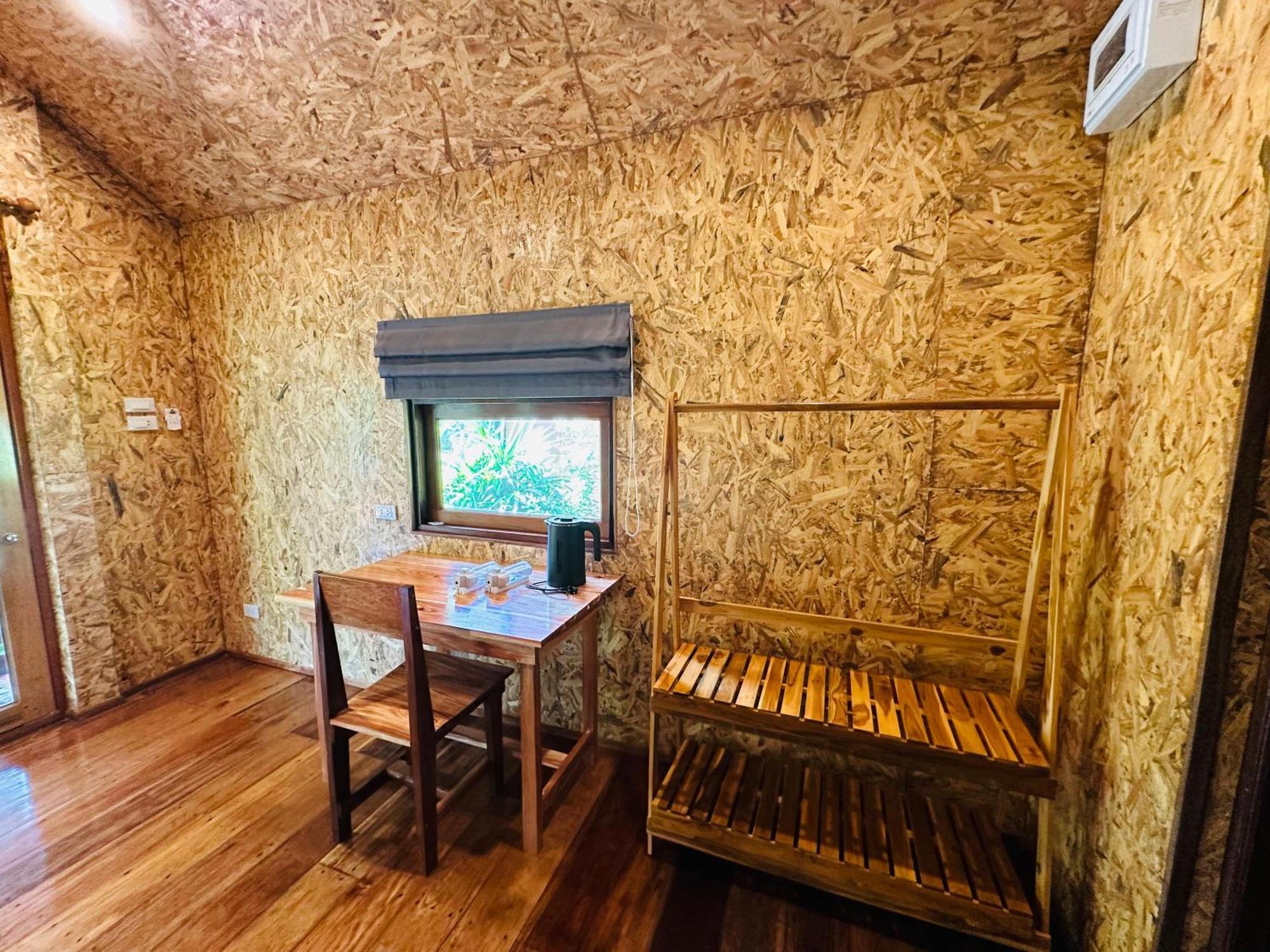 & Hostel Koh Jum