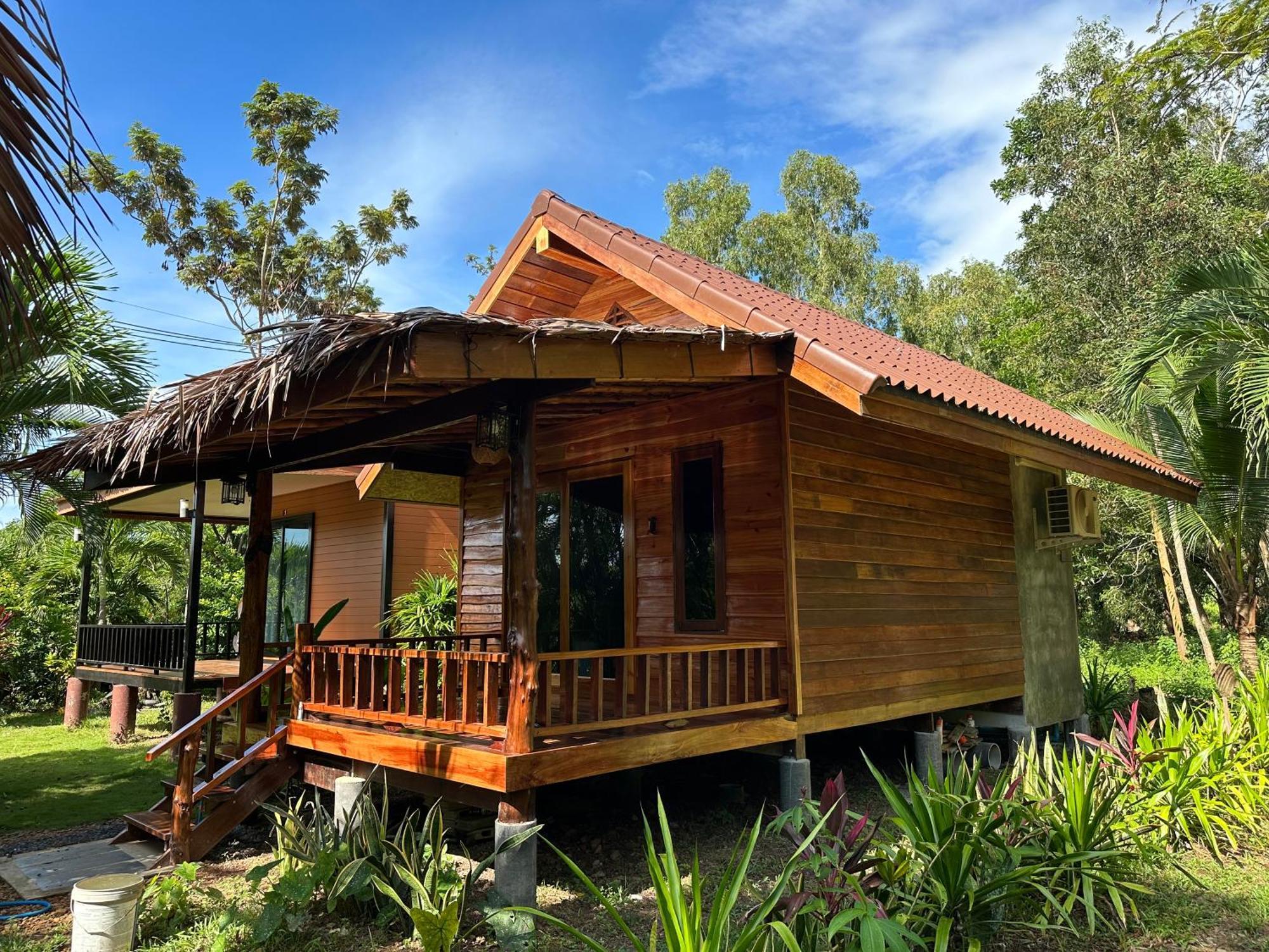 & Hostel Koh Jum