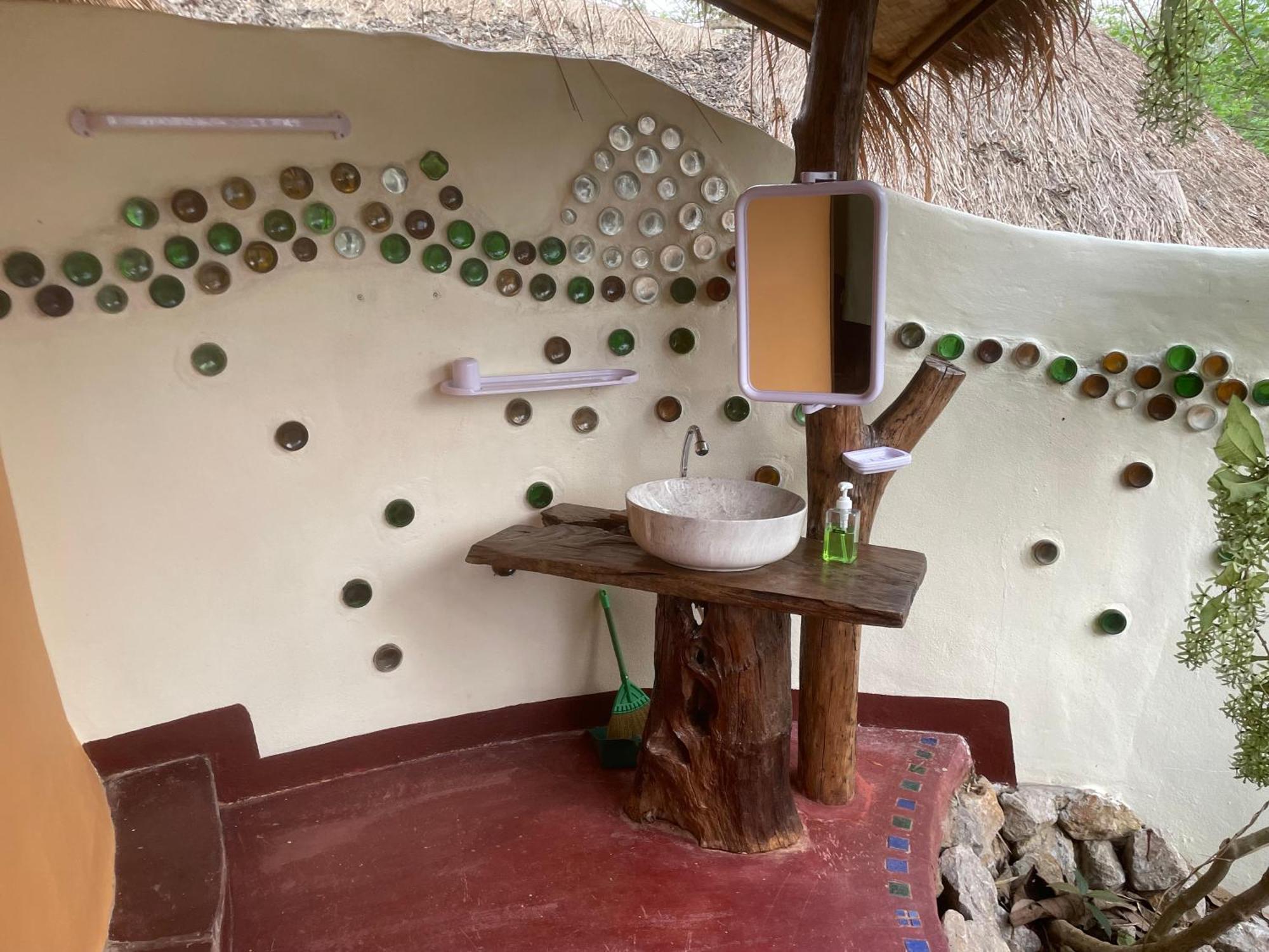 Bed & Breakfast Roundhouses *