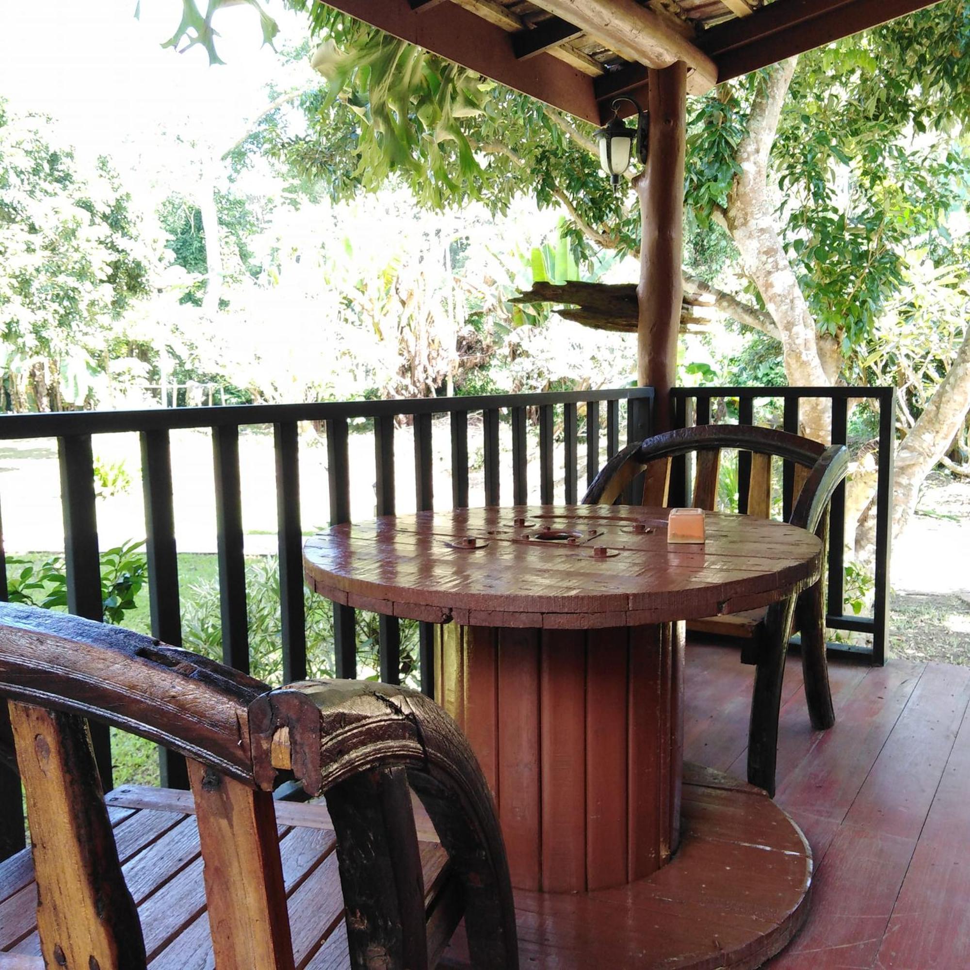 At Chiang Dao, Pooch Lovers Ban Tham (Chiang Dao)