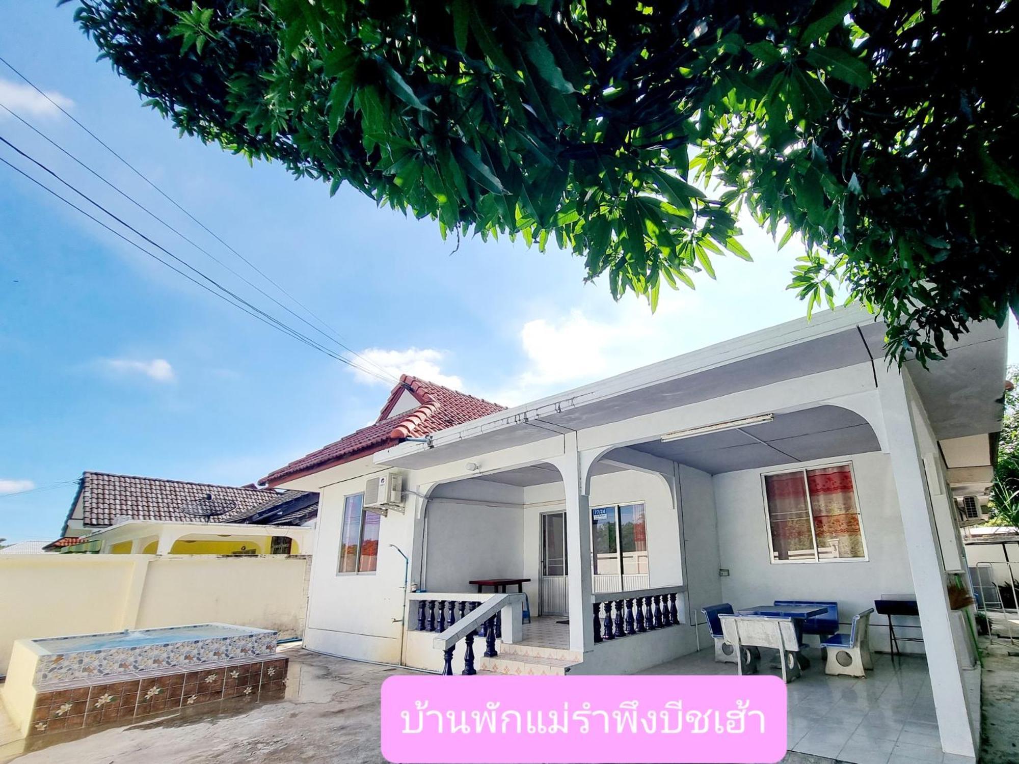 Mae Rampung House คาราโอเกะและสระเด็ก Casa de férias Rayong