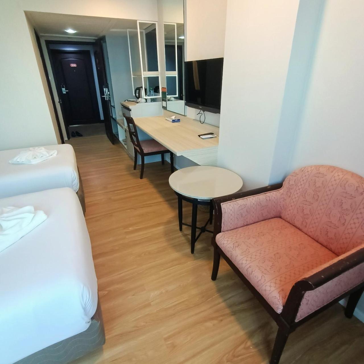 Mayflower Grande Hotel