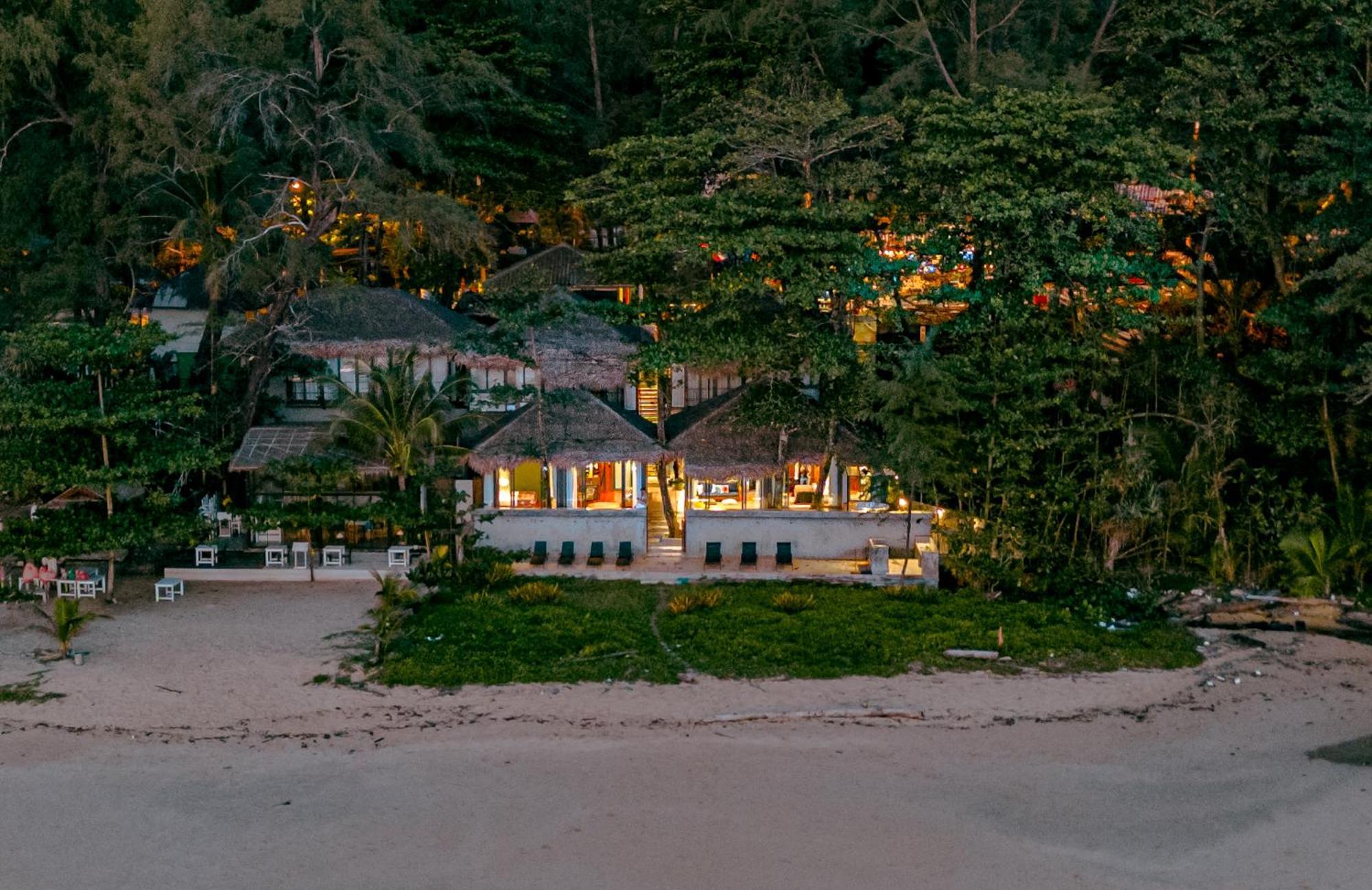 Sealord Beachfront Resort Praia de Nai Thon