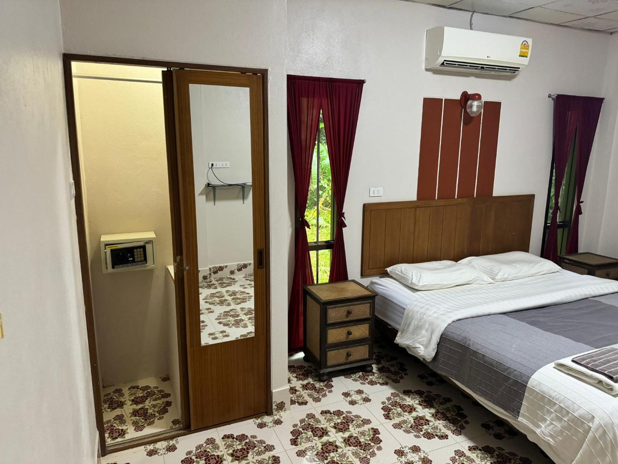 Fine Times Hotel 2*