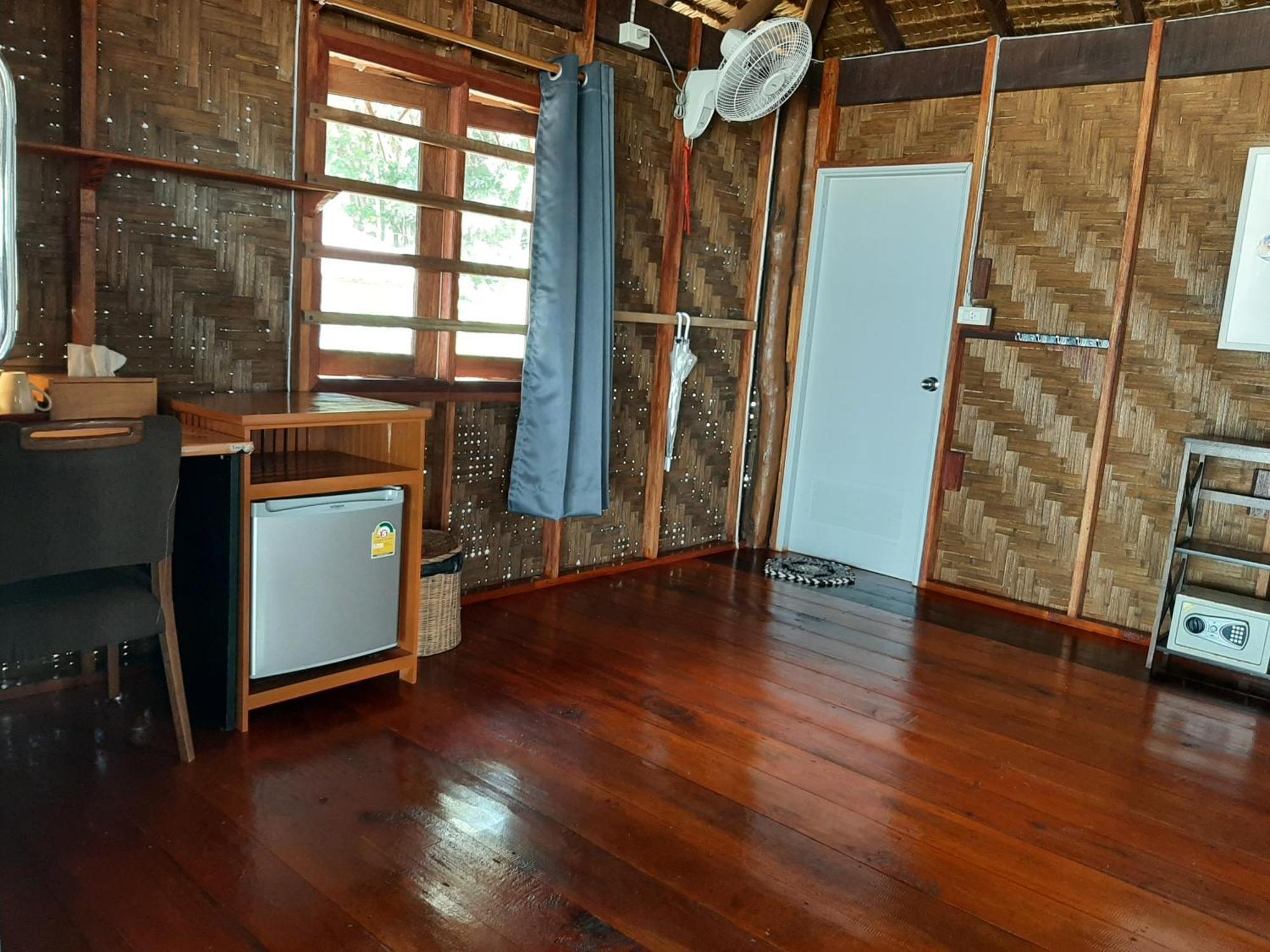 Cha Cha Resort Koh Jum